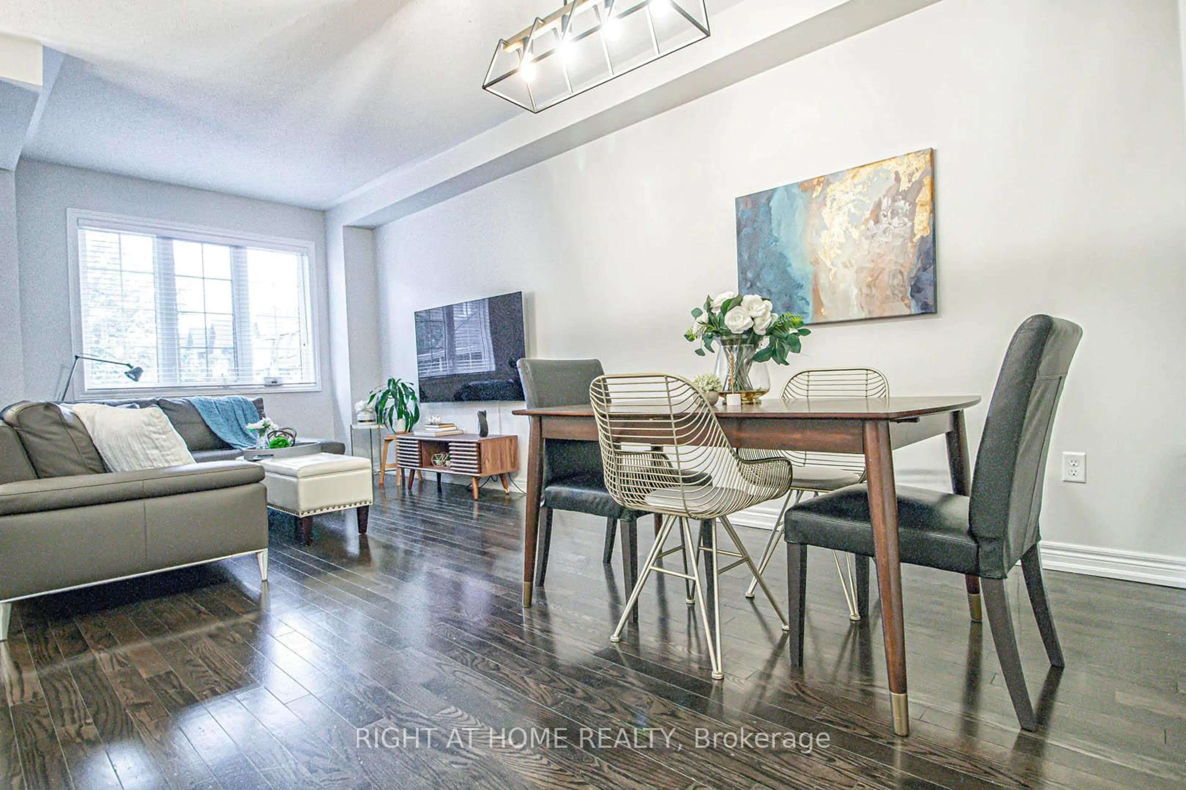 Living room with furniture, wood/laminate floor for 1358 Granrock Cres, Mississauga Ontario L5V 0E1