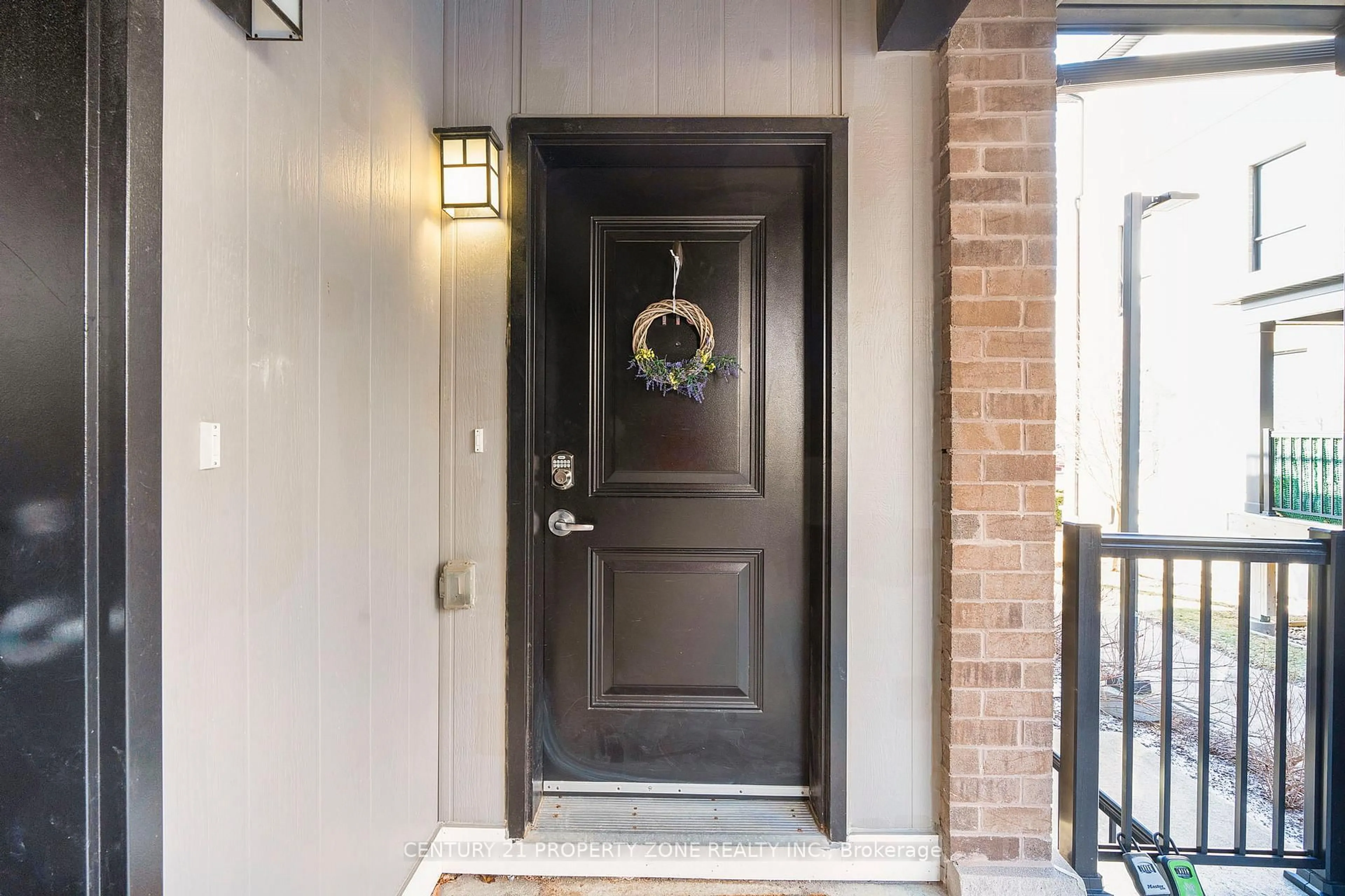 Indoor entryway for 1206 Main St #110, Milton Ontario L9T 9K6