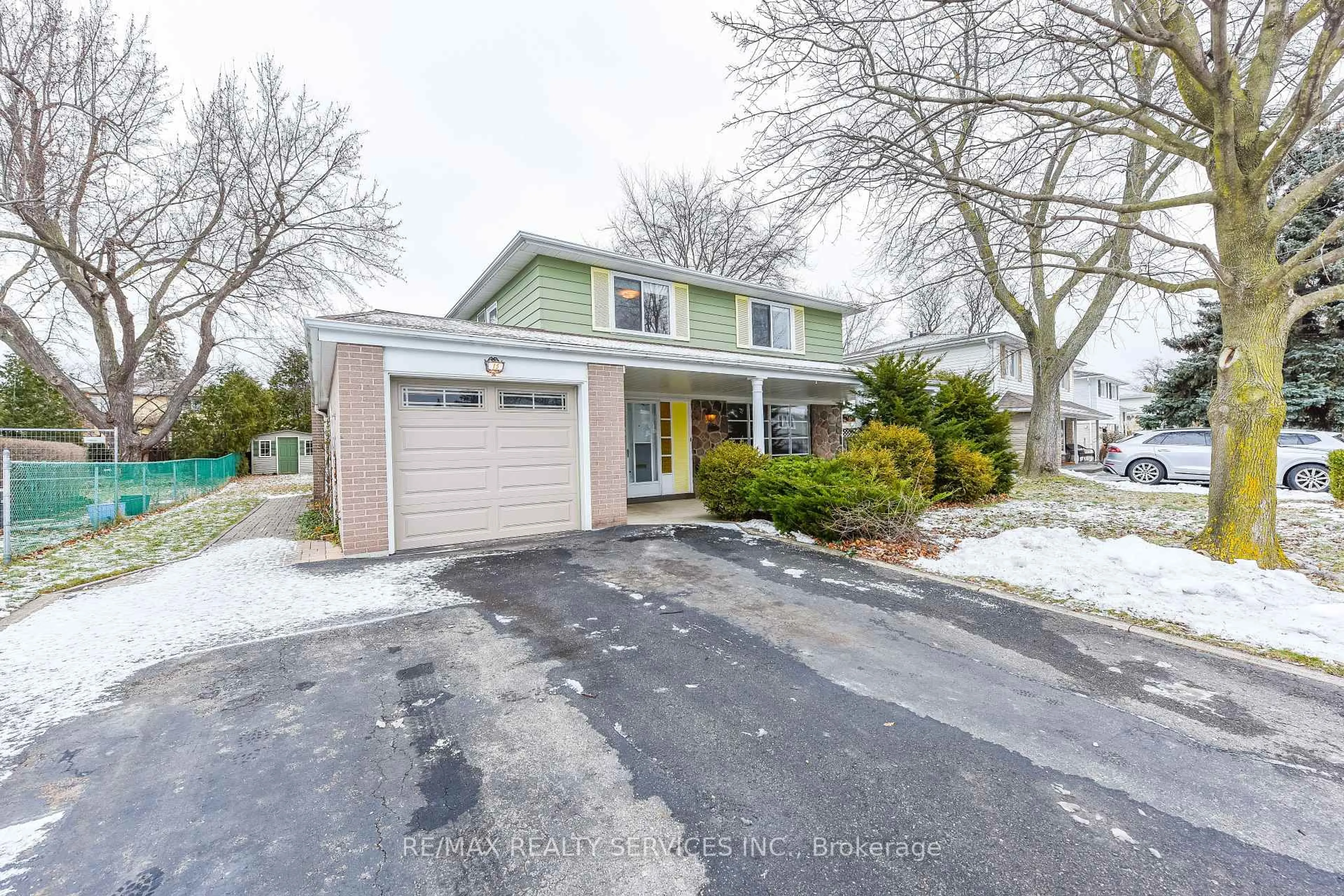 Home with vinyl exterior material, street for 15 Richmond Dr, Brampton Ontario L6W 2E7