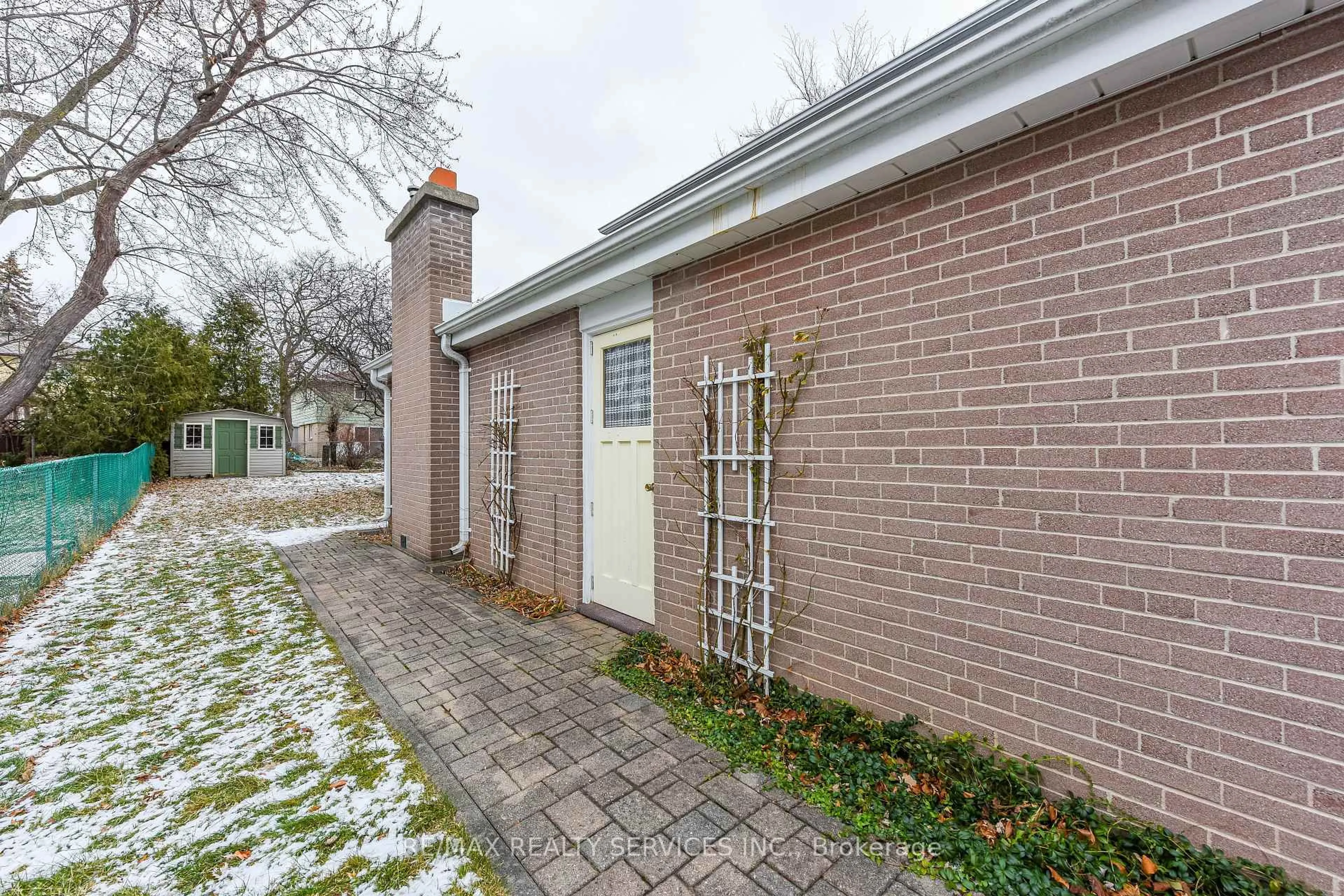 Home with brick exterior material, street for 15 Richmond Dr, Brampton Ontario L6W 2E7