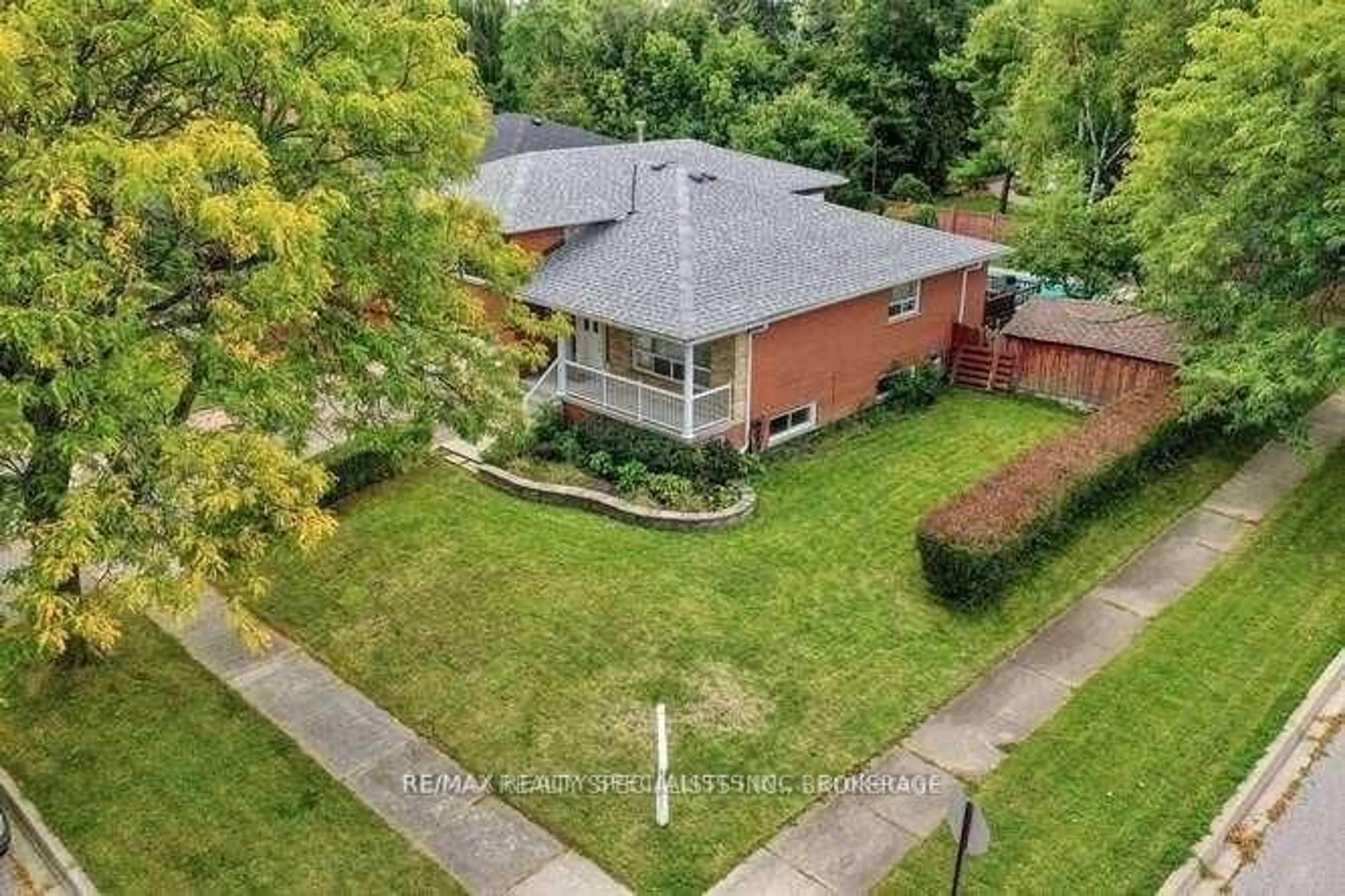 A pic from outside/outdoor area/front of a property/back of a property/a pic from drone, street for 2220 Springfield Crt, Mississauga Ontario L5K 1V2