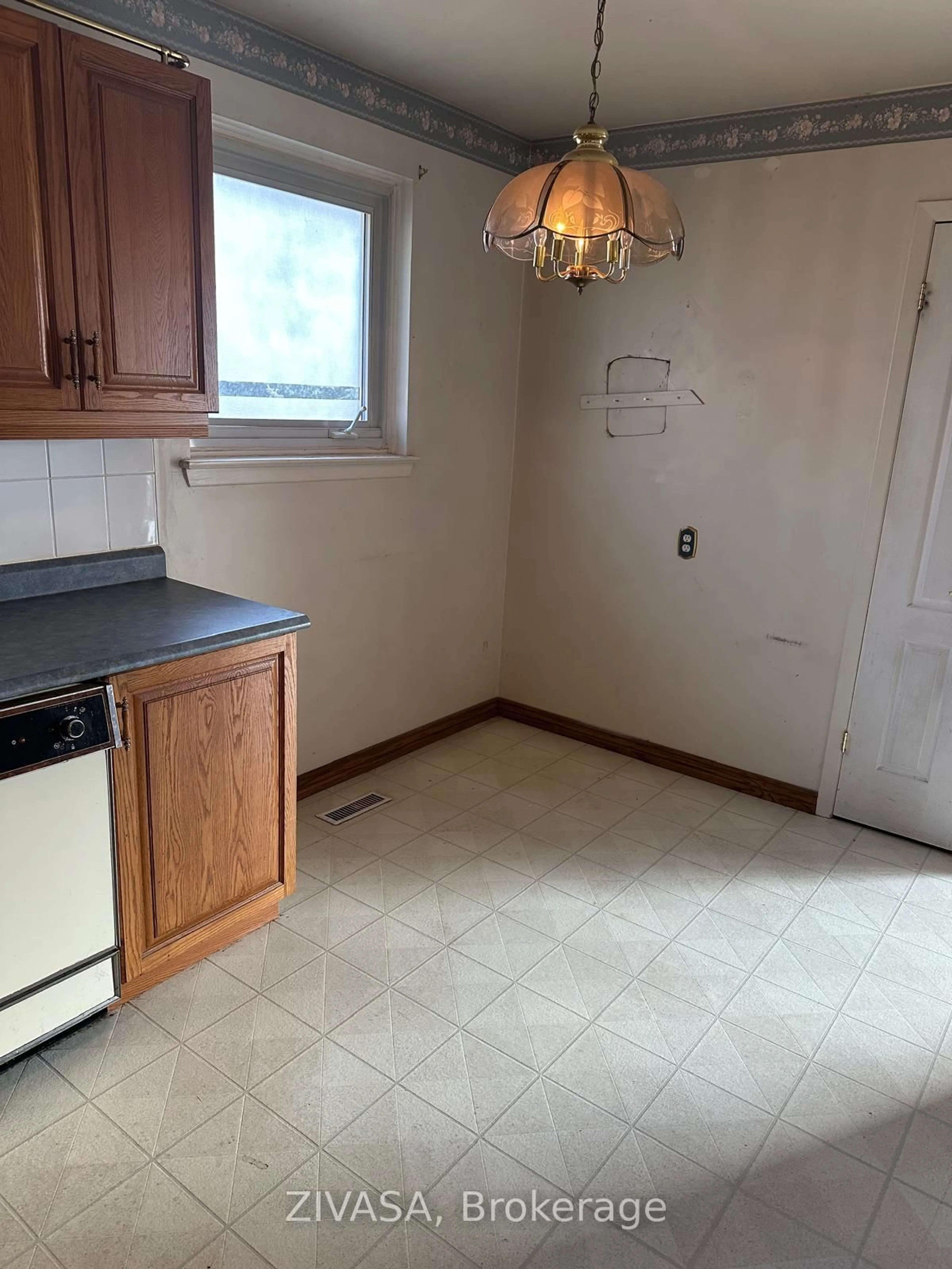 A pic of a room for 2541 Selord Crt, Mississauga Ontario L5J 1P6