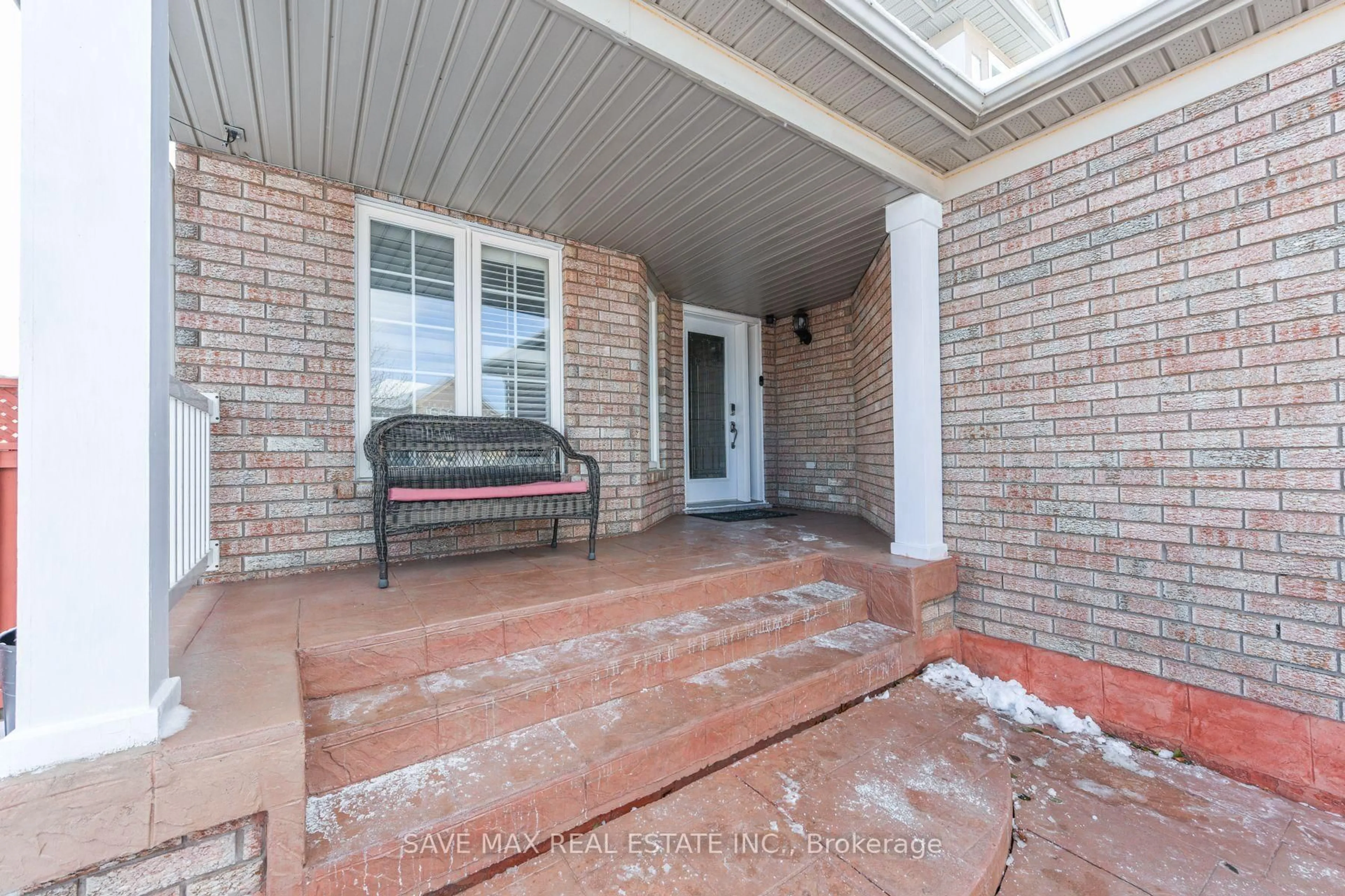 Indoor entryway for 186 Mountainberry Rd, Brampton Ontario L6R 2L2
