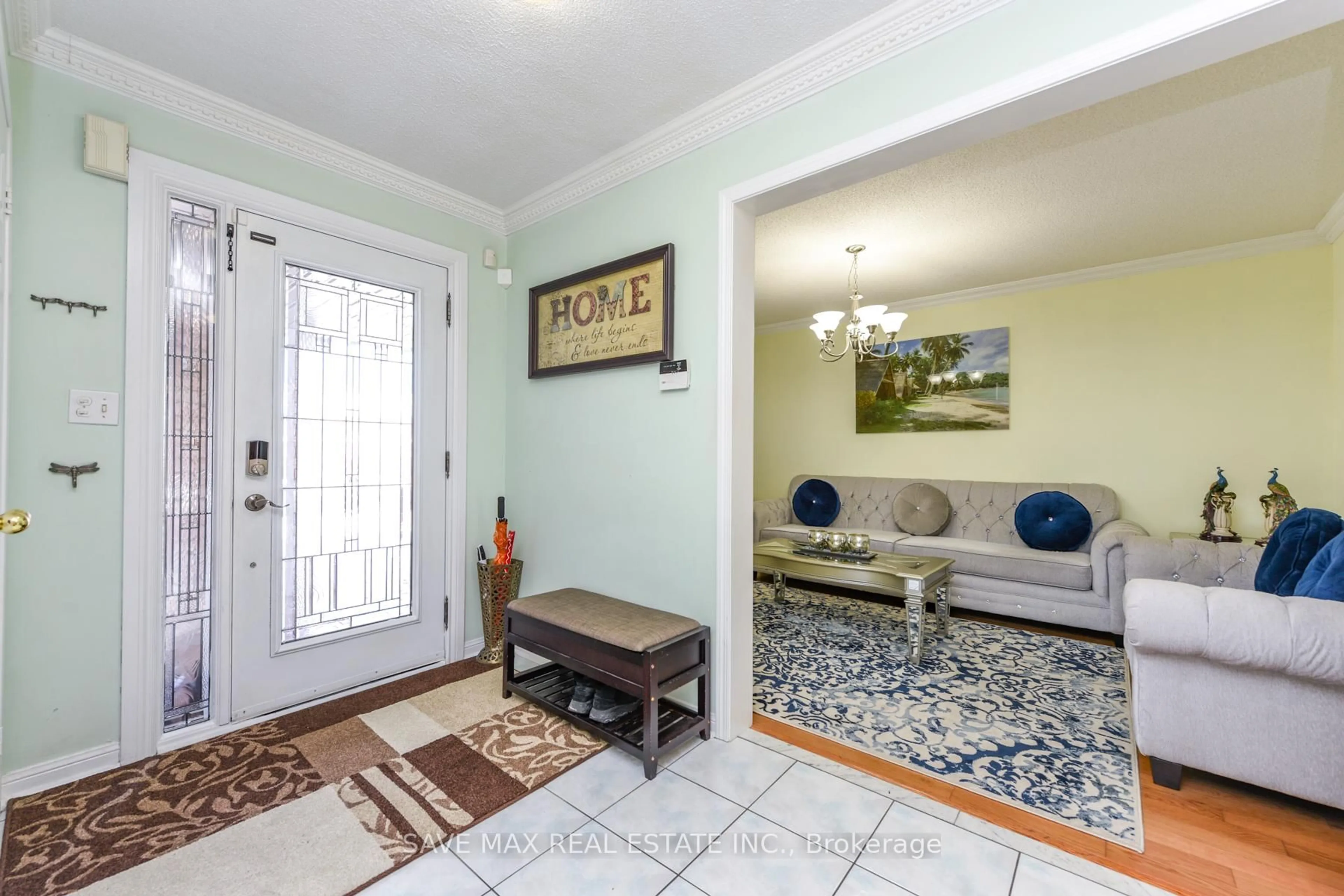 Indoor entryway for 186 Mountainberry Rd, Brampton Ontario L6R 2L2