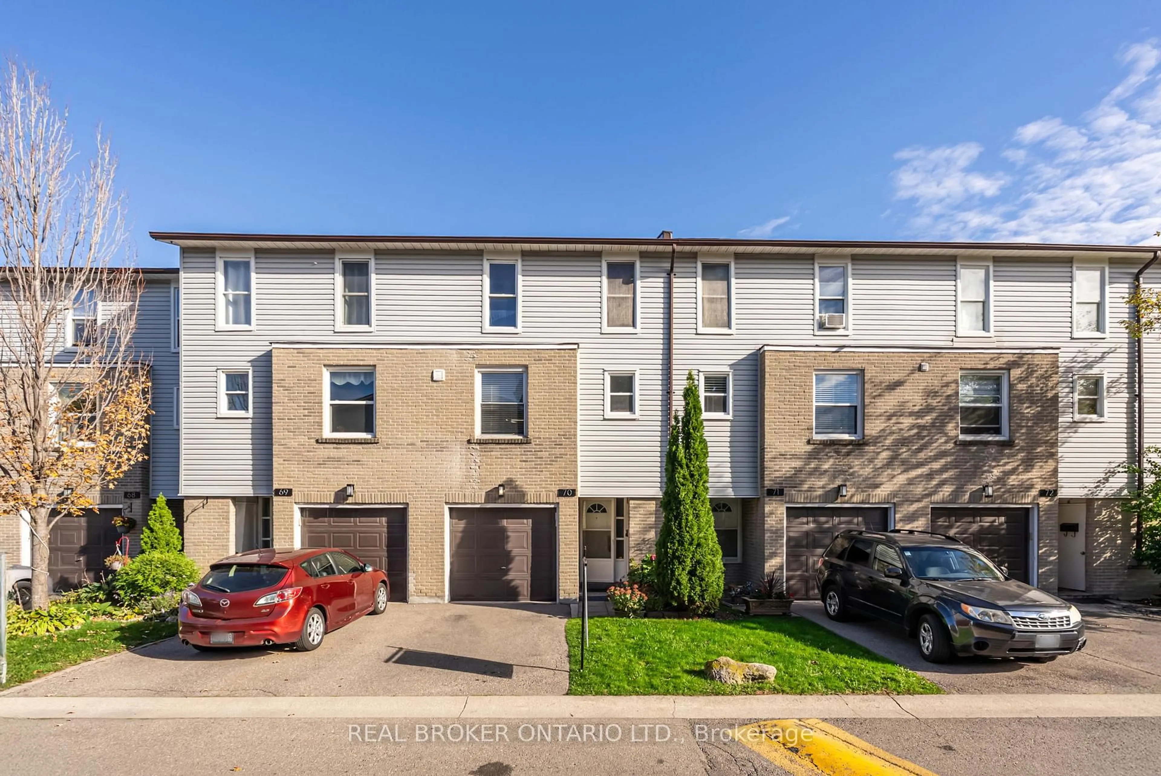 A pic from outside/outdoor area/front of a property/back of a property/a pic from drone, street for 2440 Bromsgrove Rd #70, Mississauga Ontario L5J 4J7