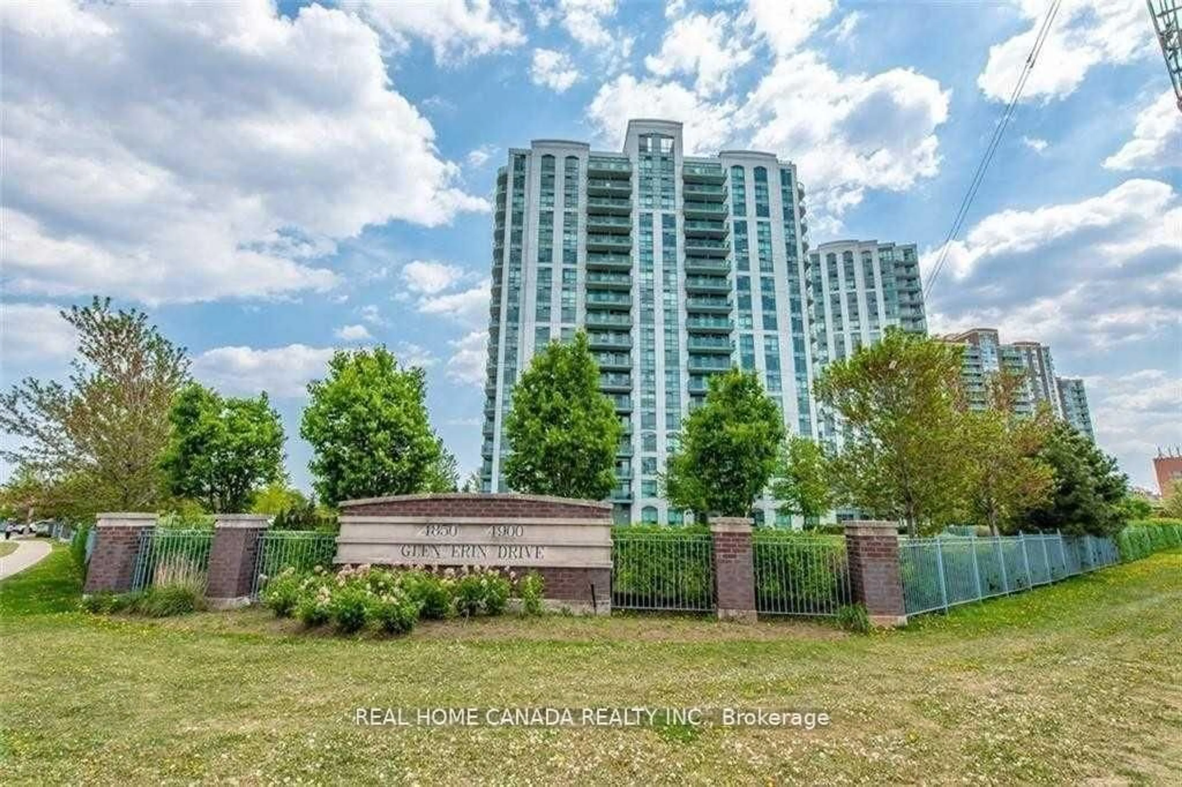 A pic from outside/outdoor area/front of a property/back of a property/a pic from drone, water/lake/river/ocean view for 4850 Glen Erin Dr #706, Mississauga Ontario L5M 7S1