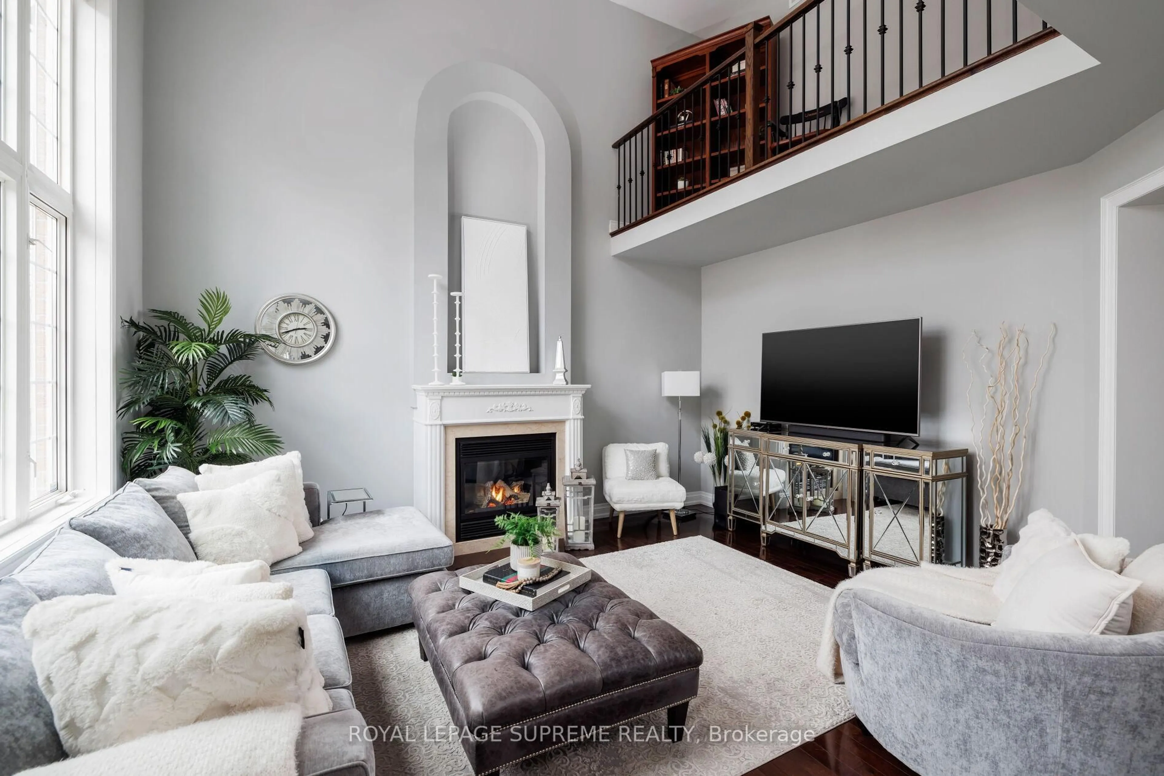 Living room with furniture, unknown for 364 Creek Path Ave, Oakville Ontario L6L 6X3