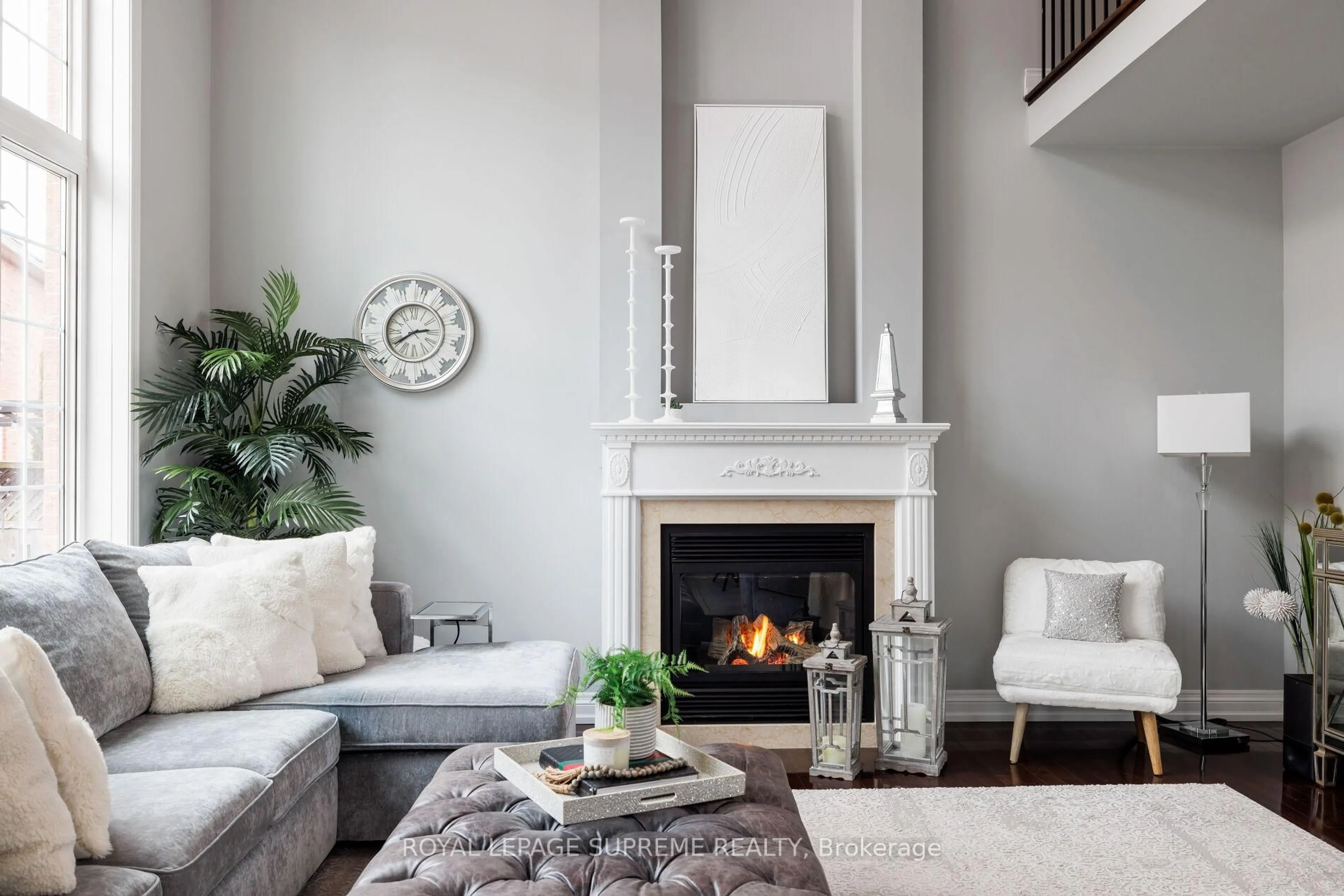 Living room with furniture, unknown for 364 Creek Path Ave, Oakville Ontario L6L 6X3