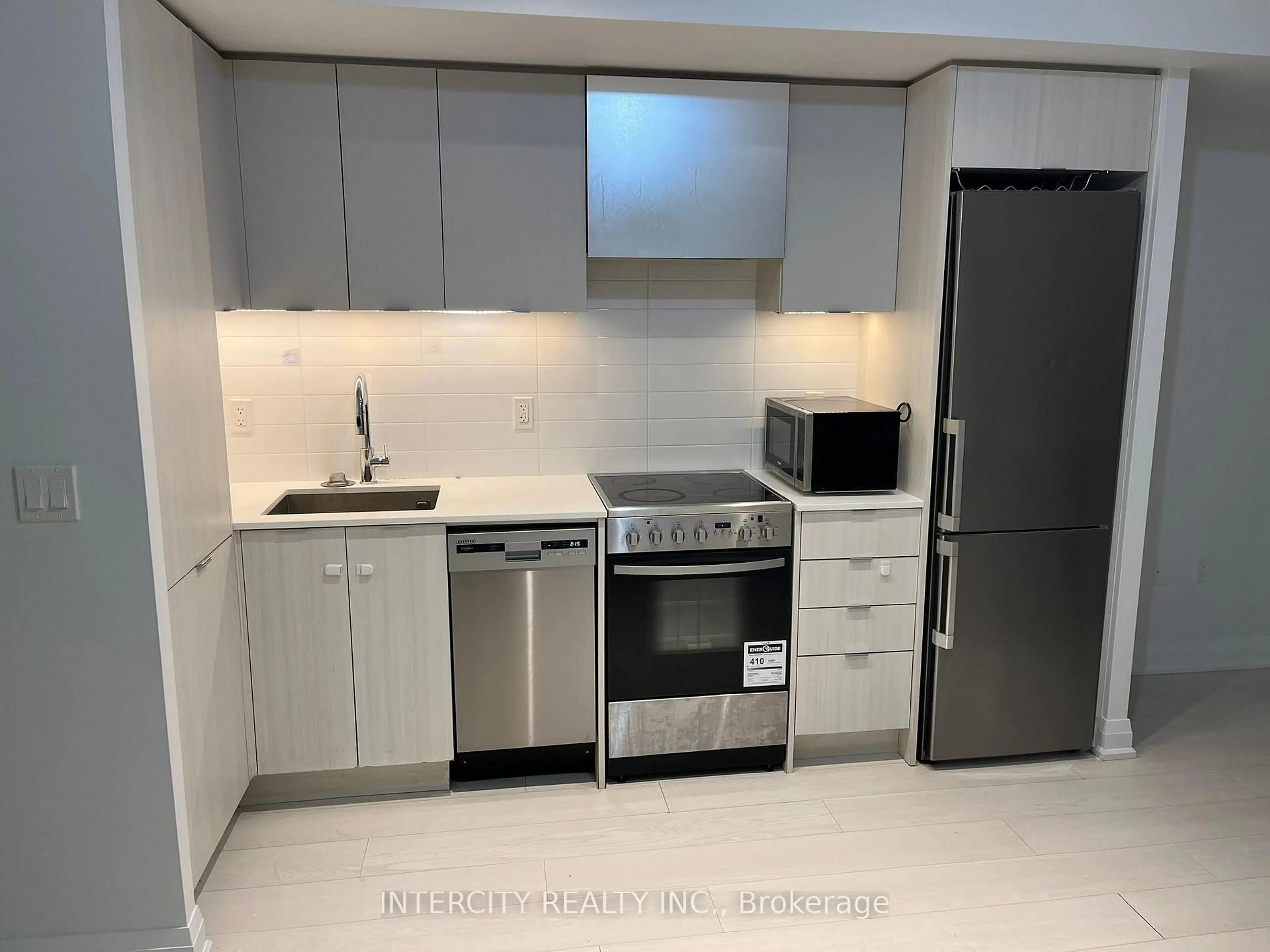 Standard kitchen, unknown for 26 Gibbs Rd #341, Toronto Ontario M9B 0E3