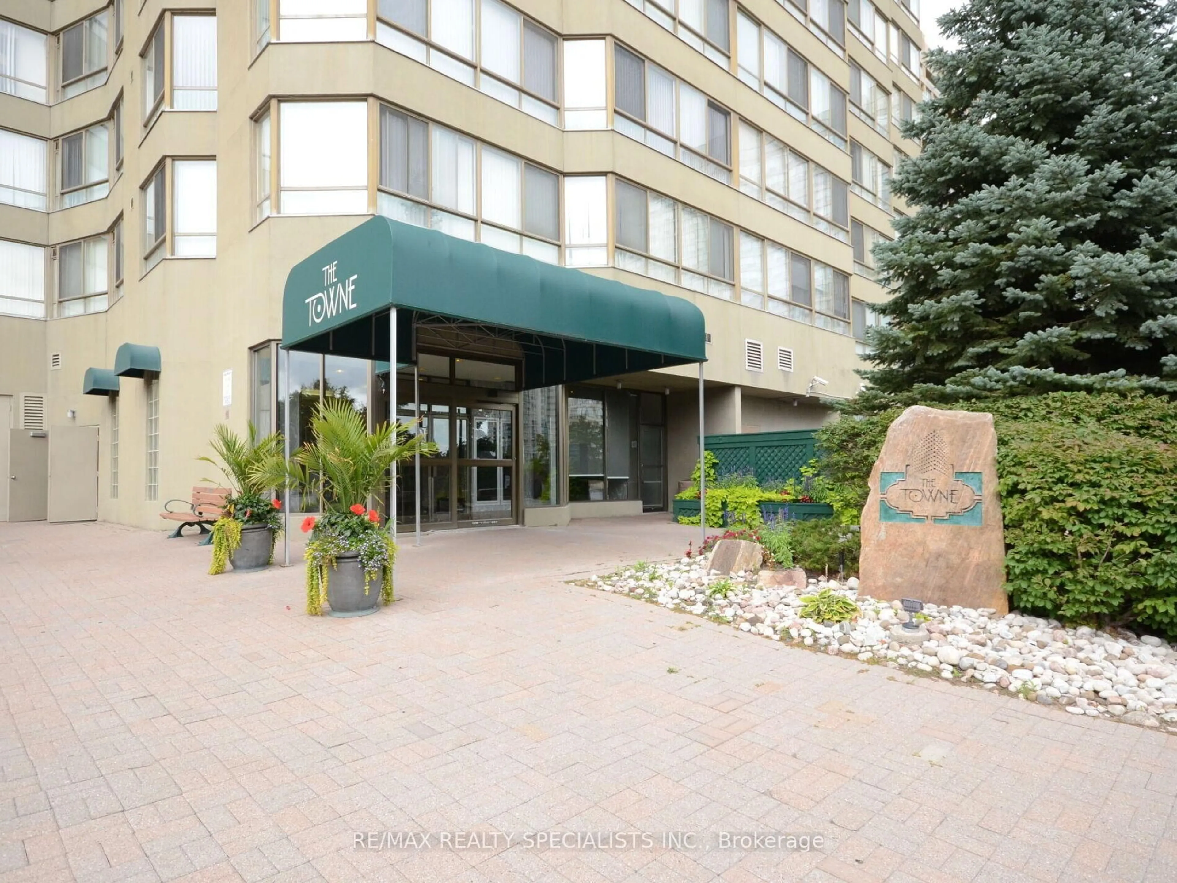 Indoor foyer for 3605 Kariya Dr #801, Mississauga Ontario L5B 3J4