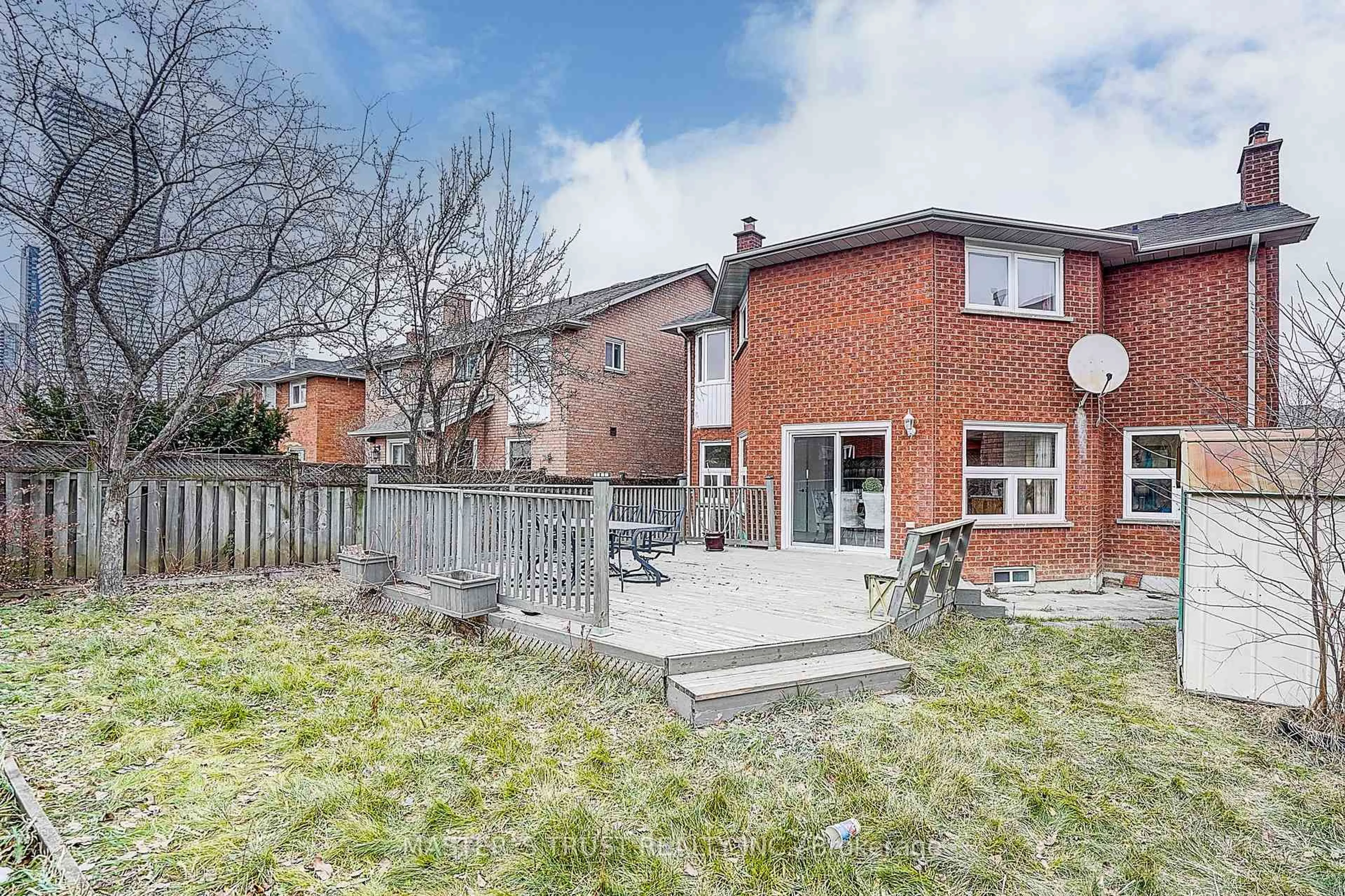 A pic from outside/outdoor area/front of a property/back of a property/a pic from drone, street for 3488 Africa Cres, Mississauga Ontario L5B 3V4