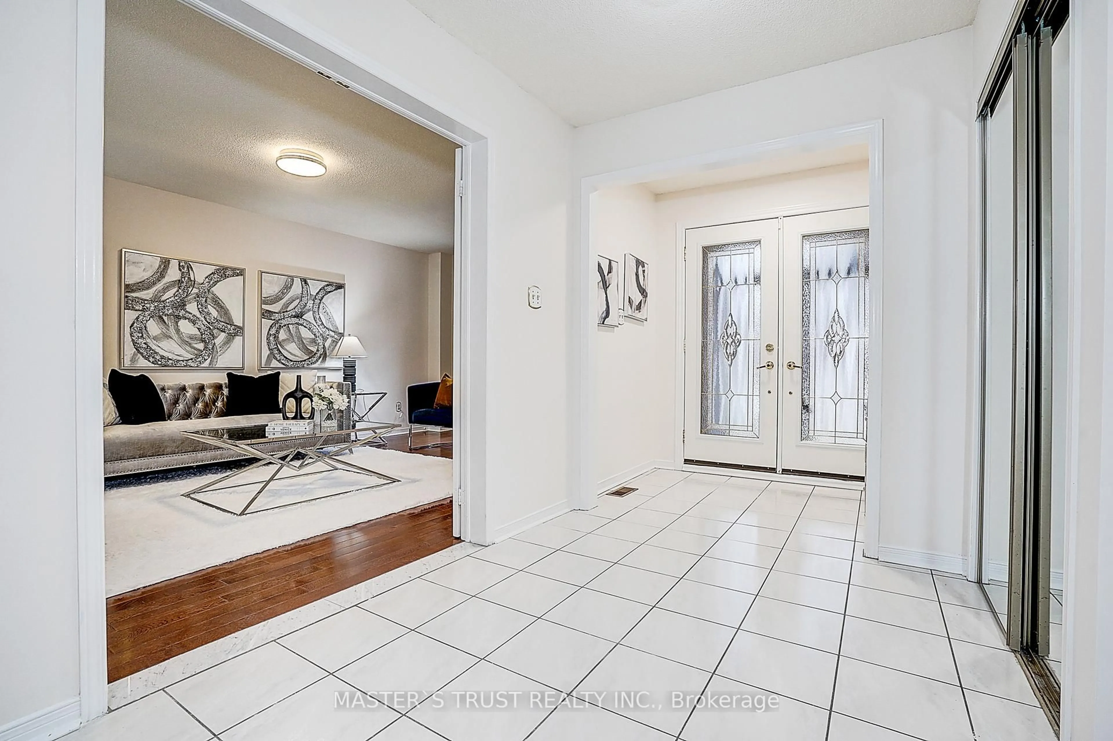 Indoor entryway for 3488 Africa Cres, Mississauga Ontario L5B 3V4