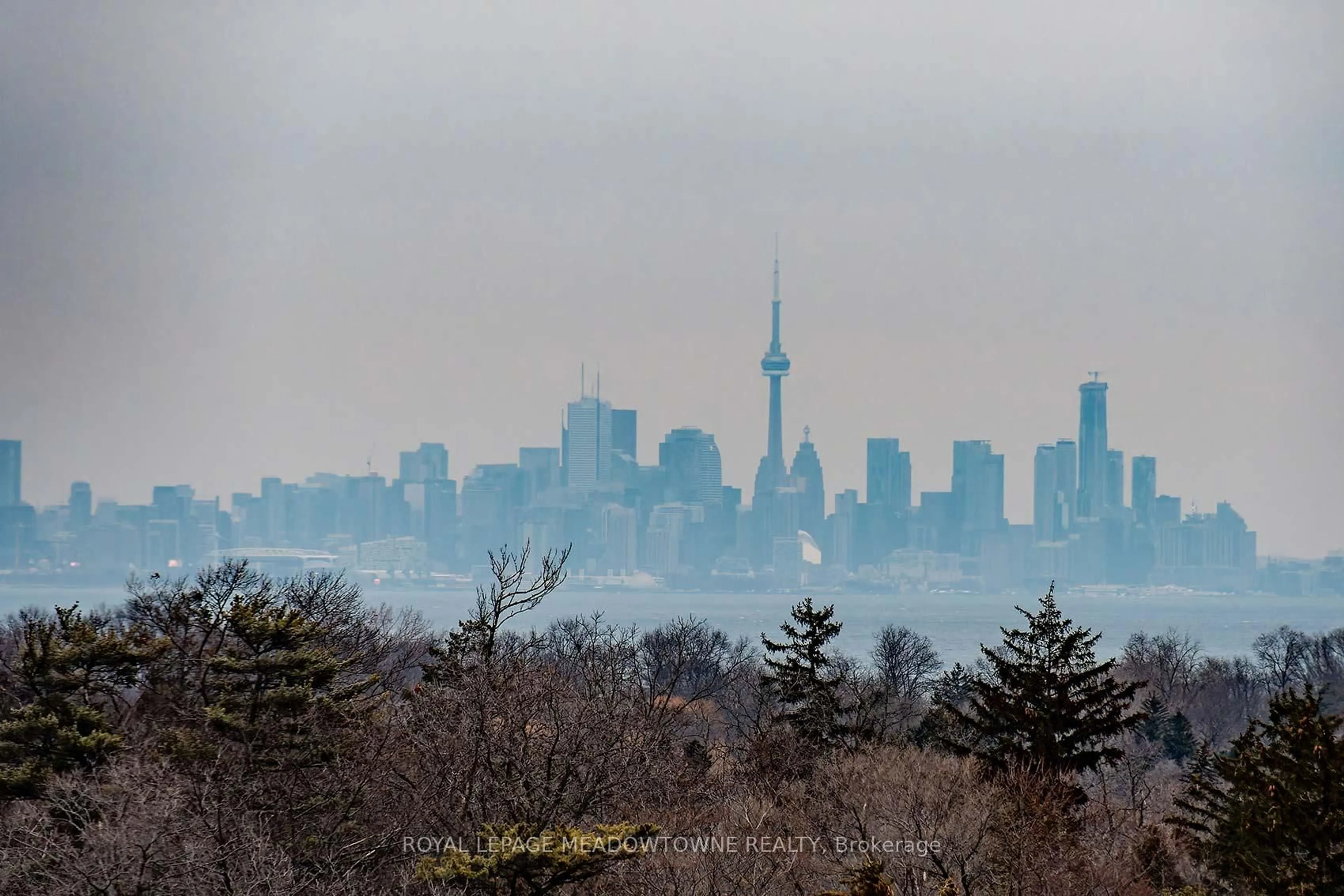 Blurry image for 965 Inverhouse Dr #1111, Mississauga Ontario L5J 4B4