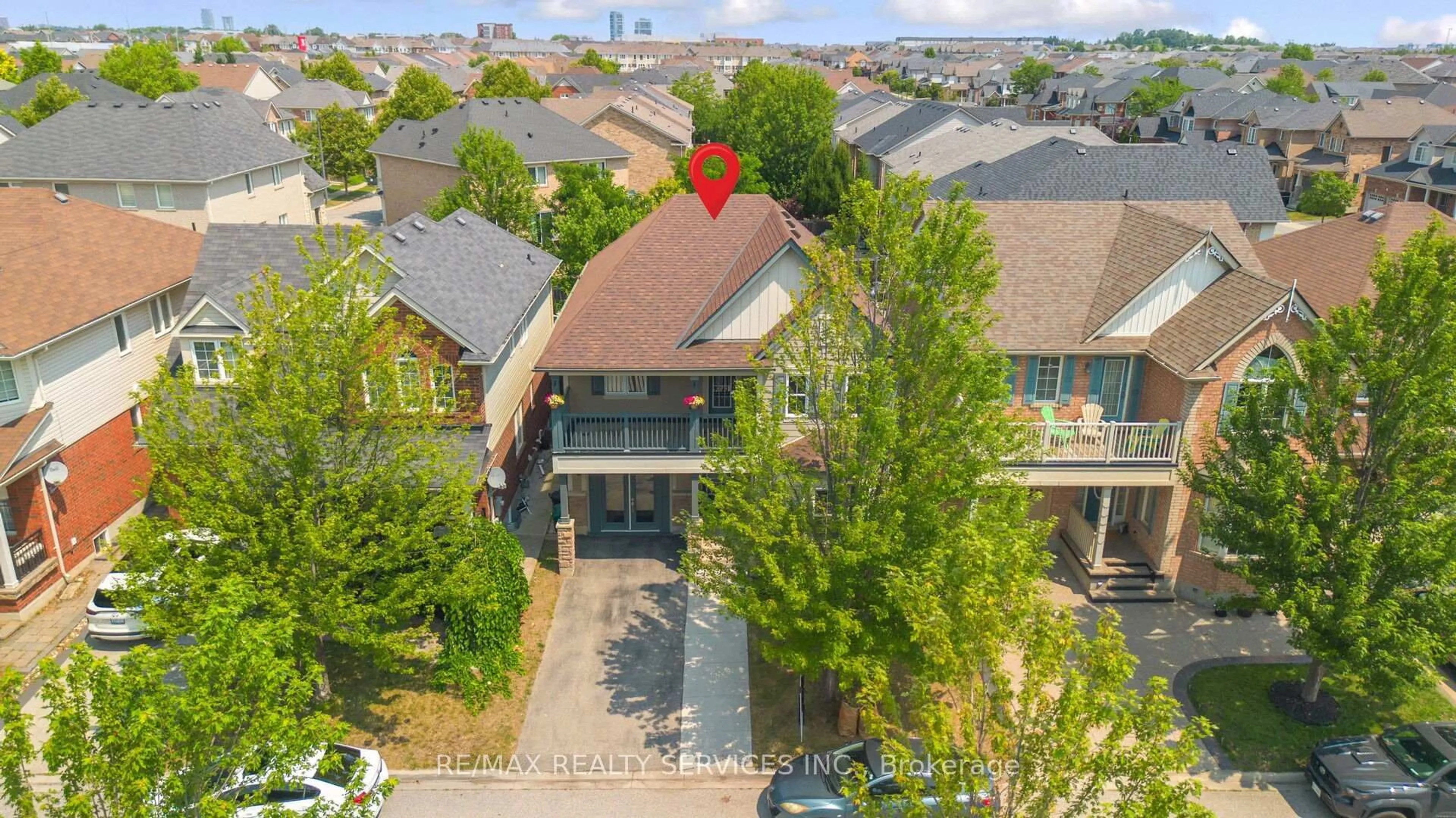 A pic from outside/outdoor area/front of a property/back of a property/a pic from drone, city buildings view from balcony for 472 Tonelli Lane, Milton Ontario L9T 0N5