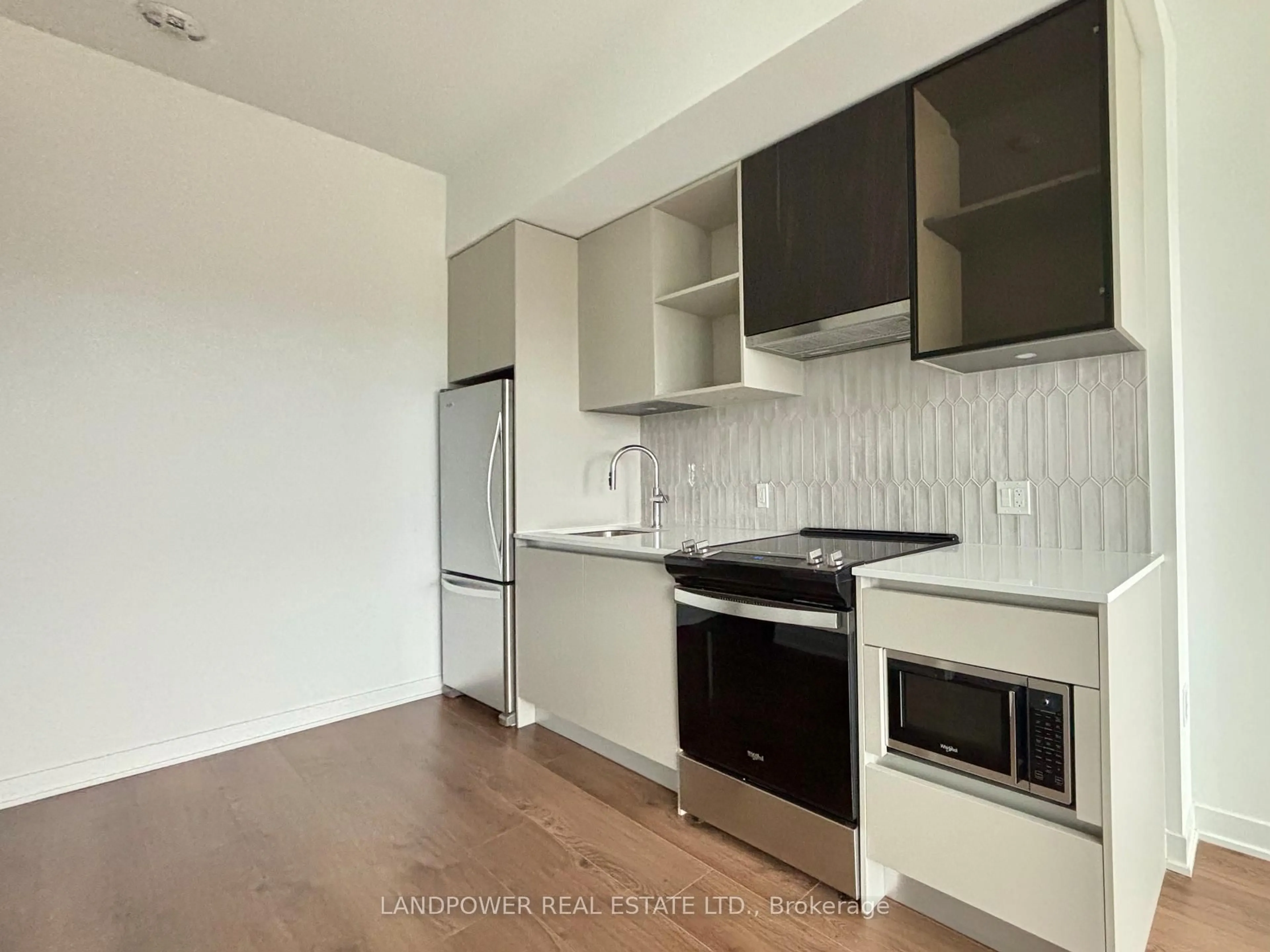 Standard kitchen, unknown for 395 Dundas St #533, Oakville Ontario L6M 4M2