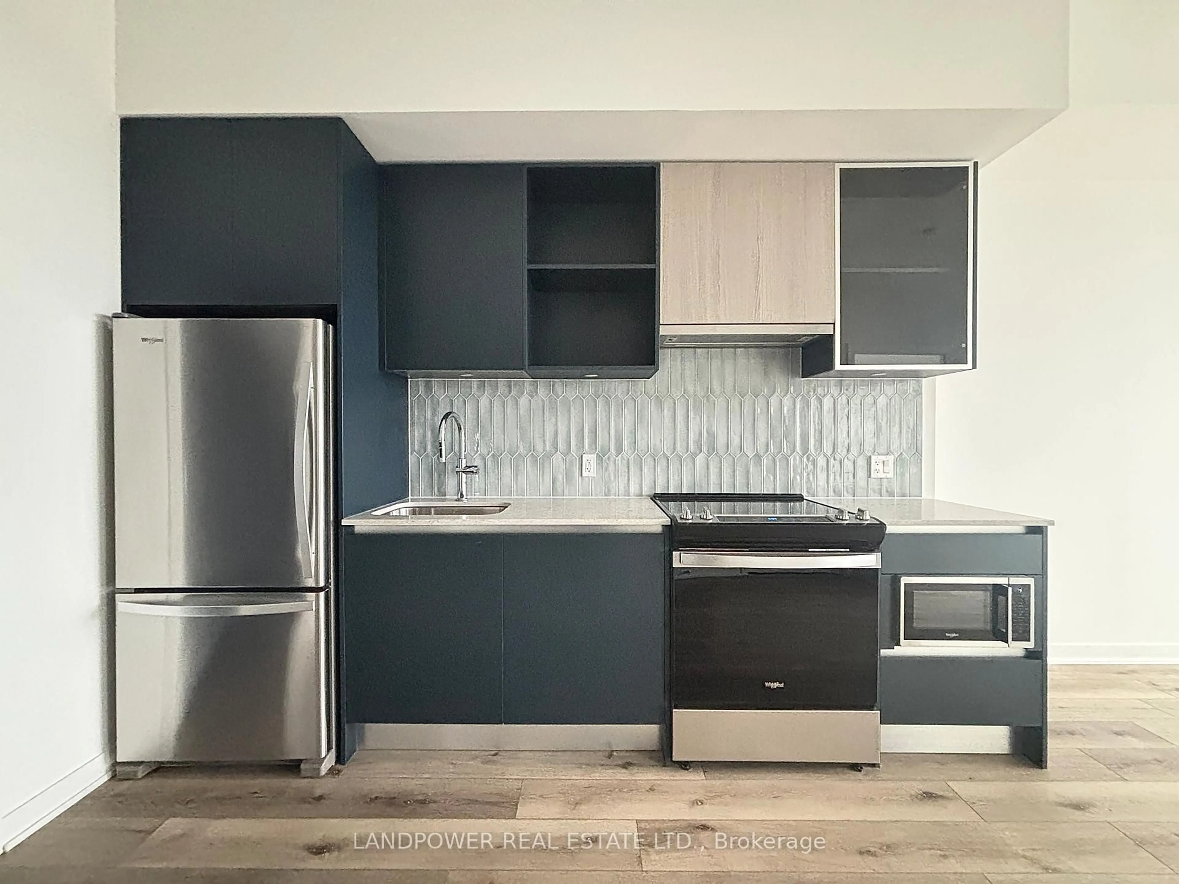 Standard kitchen, unknown for 395 Dundas St #LPH13, Oakville Ontario L6M 4M2