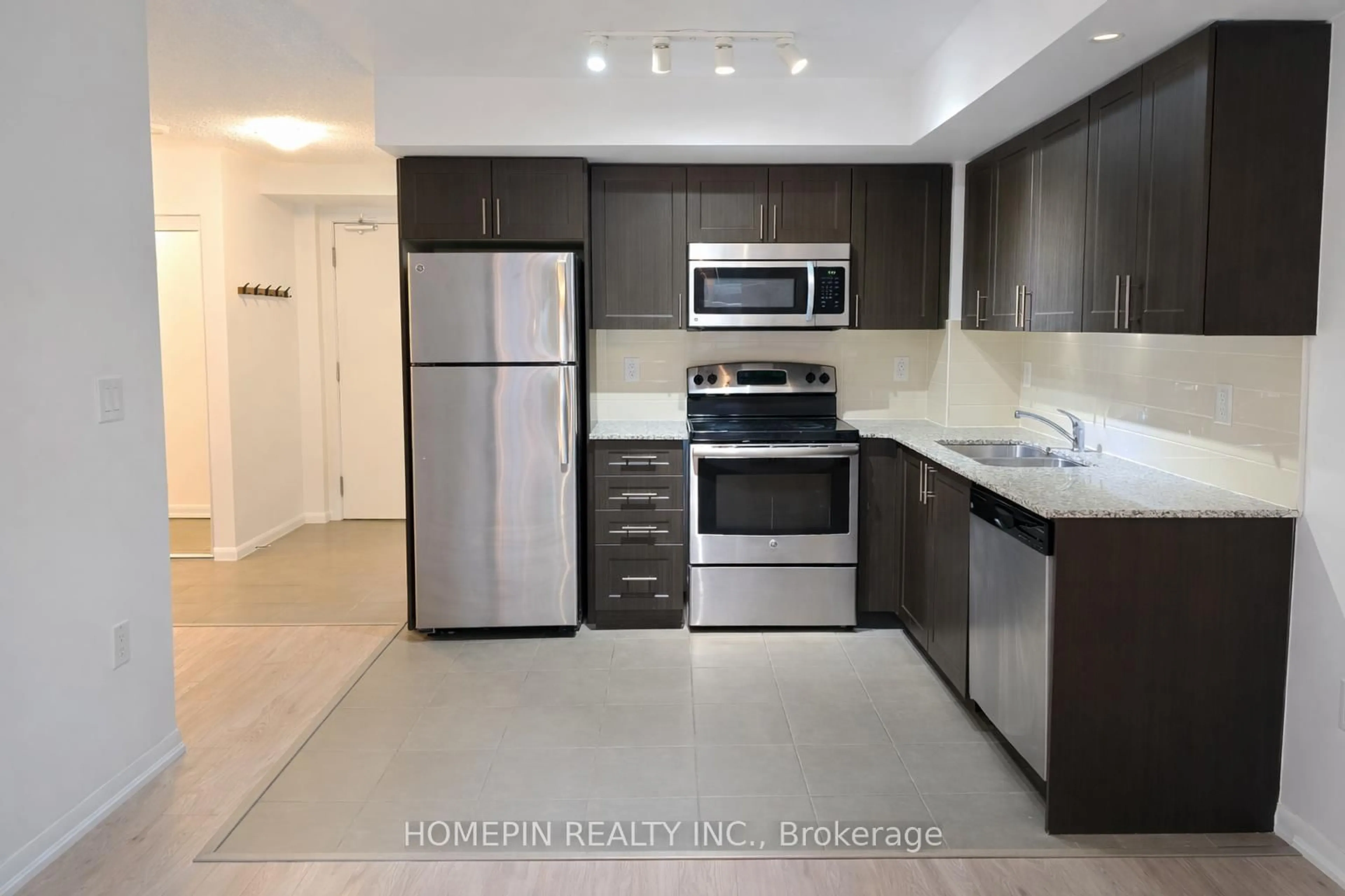 Standard kitchen, unknown for 830 Lawrence Ave #523, Toronto Ontario M6A 0B6