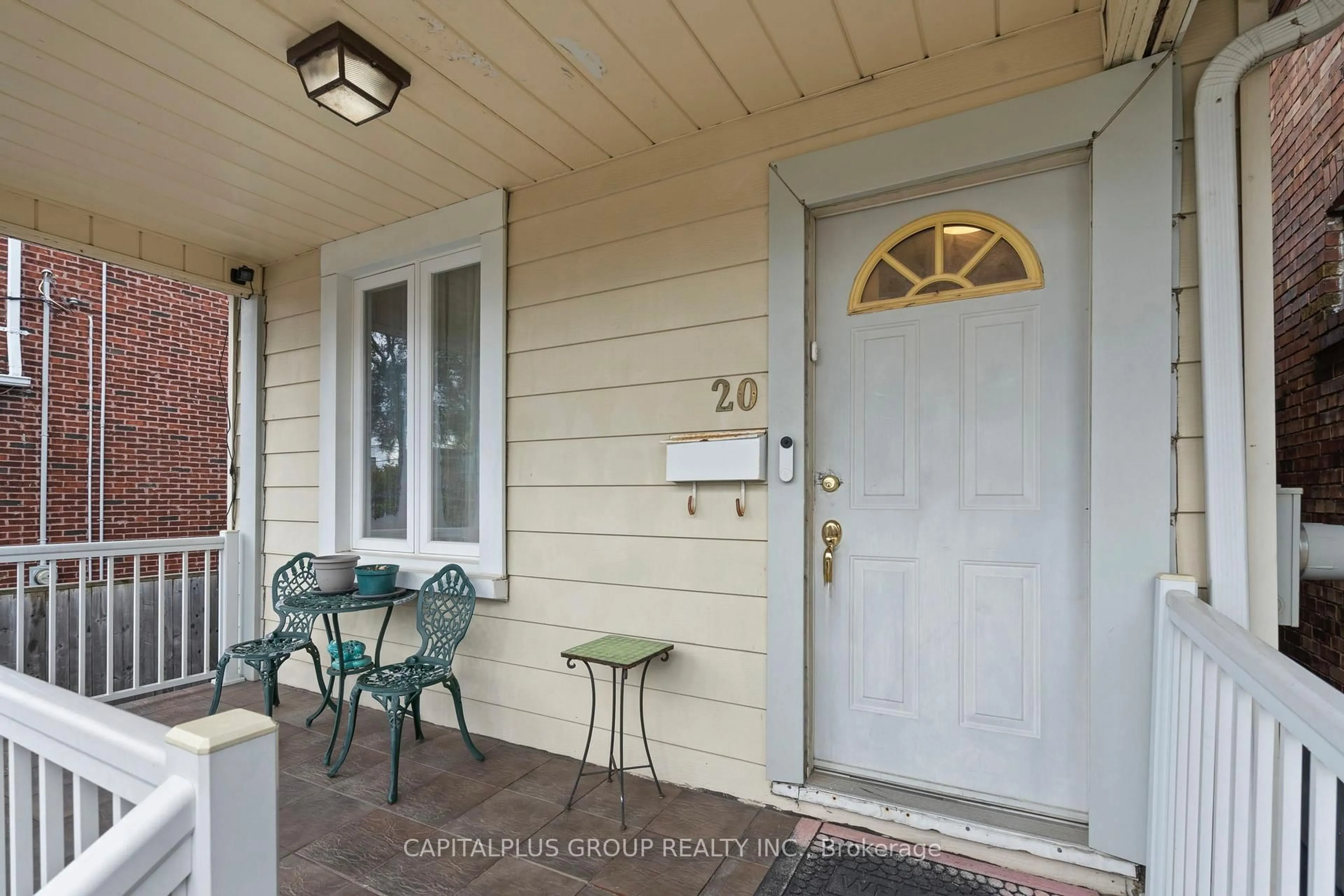 Indoor entryway for 20 Kersdale Ave, Toronto Ontario M6M 1C8