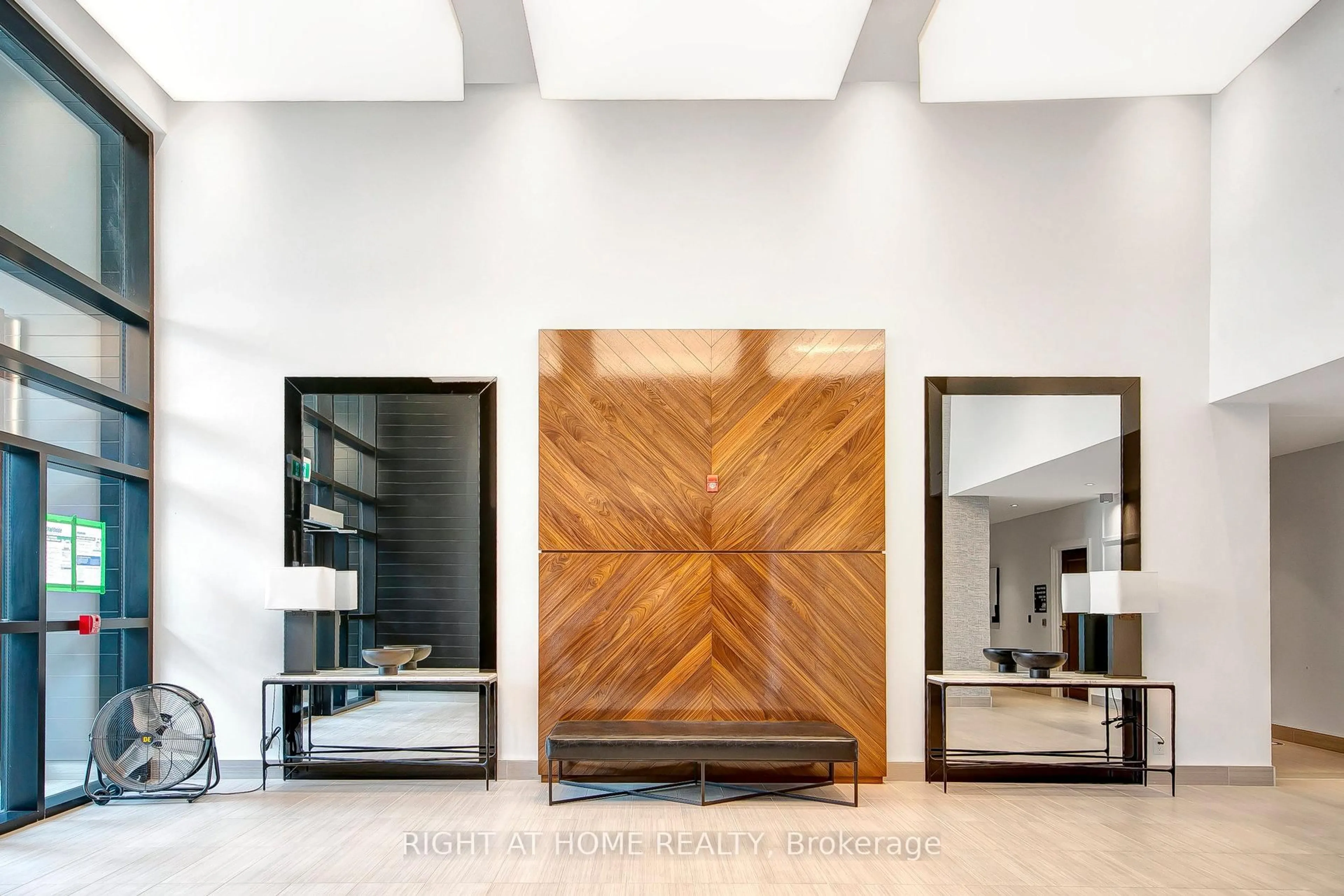 Indoor foyer for 102 Grovewood Common #603, Oakville Ontario L6H 0X2