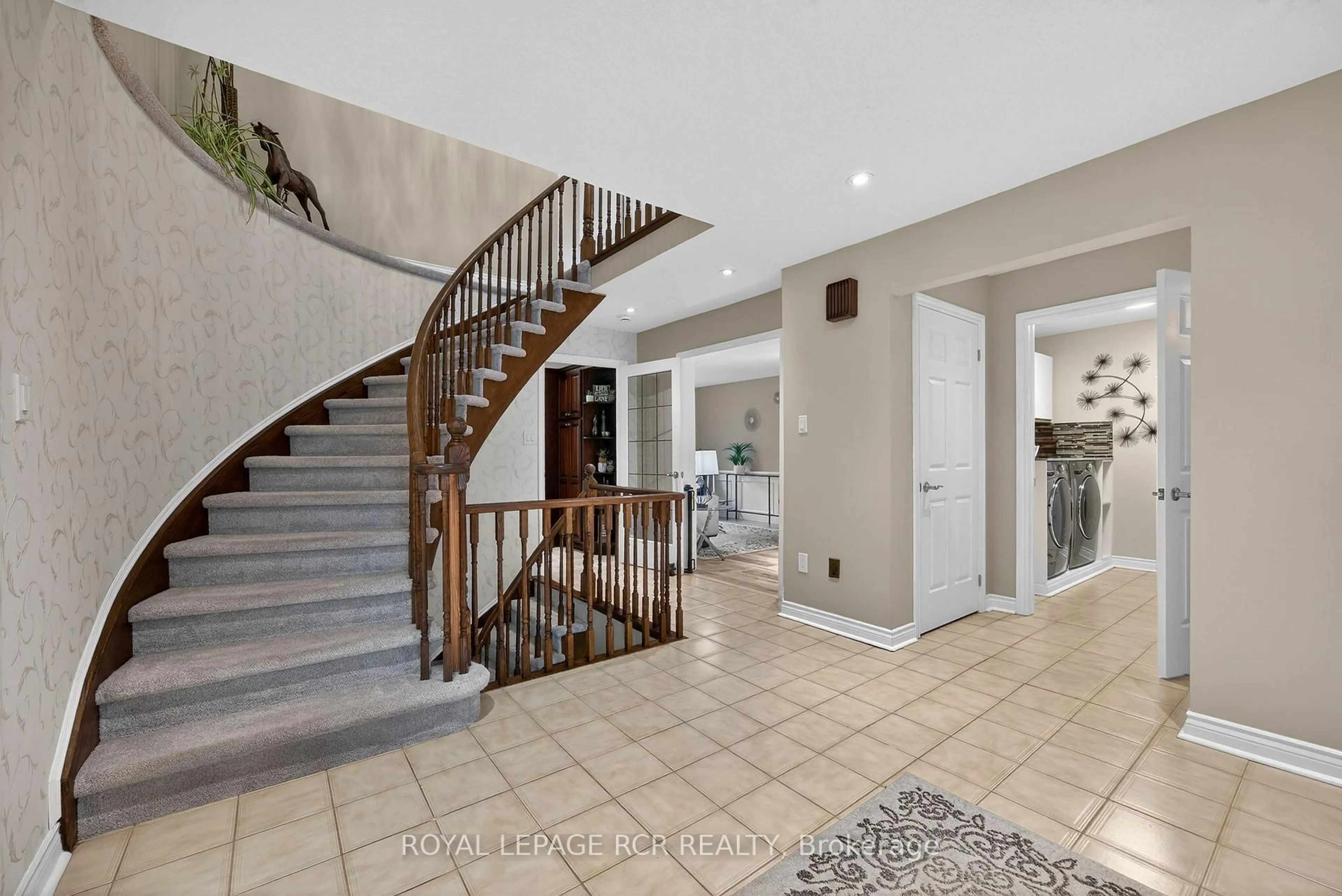 Indoor foyer for 223 Kensington Pl, Orangeville Ontario L9W 4G6