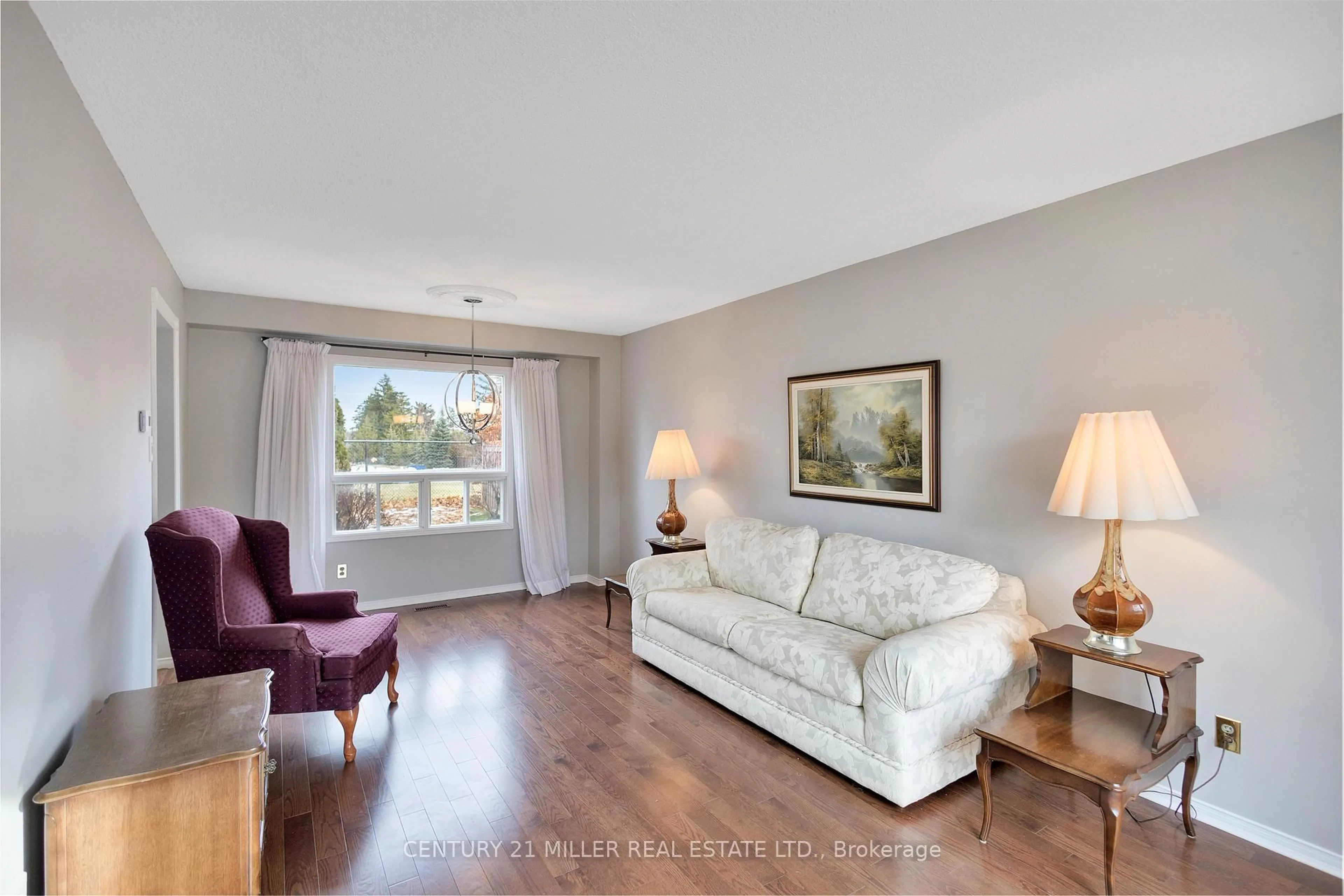 Living room with furniture, wood/laminate floor for 2185 Vista Dr, Burlington Ontario L7M 3N7