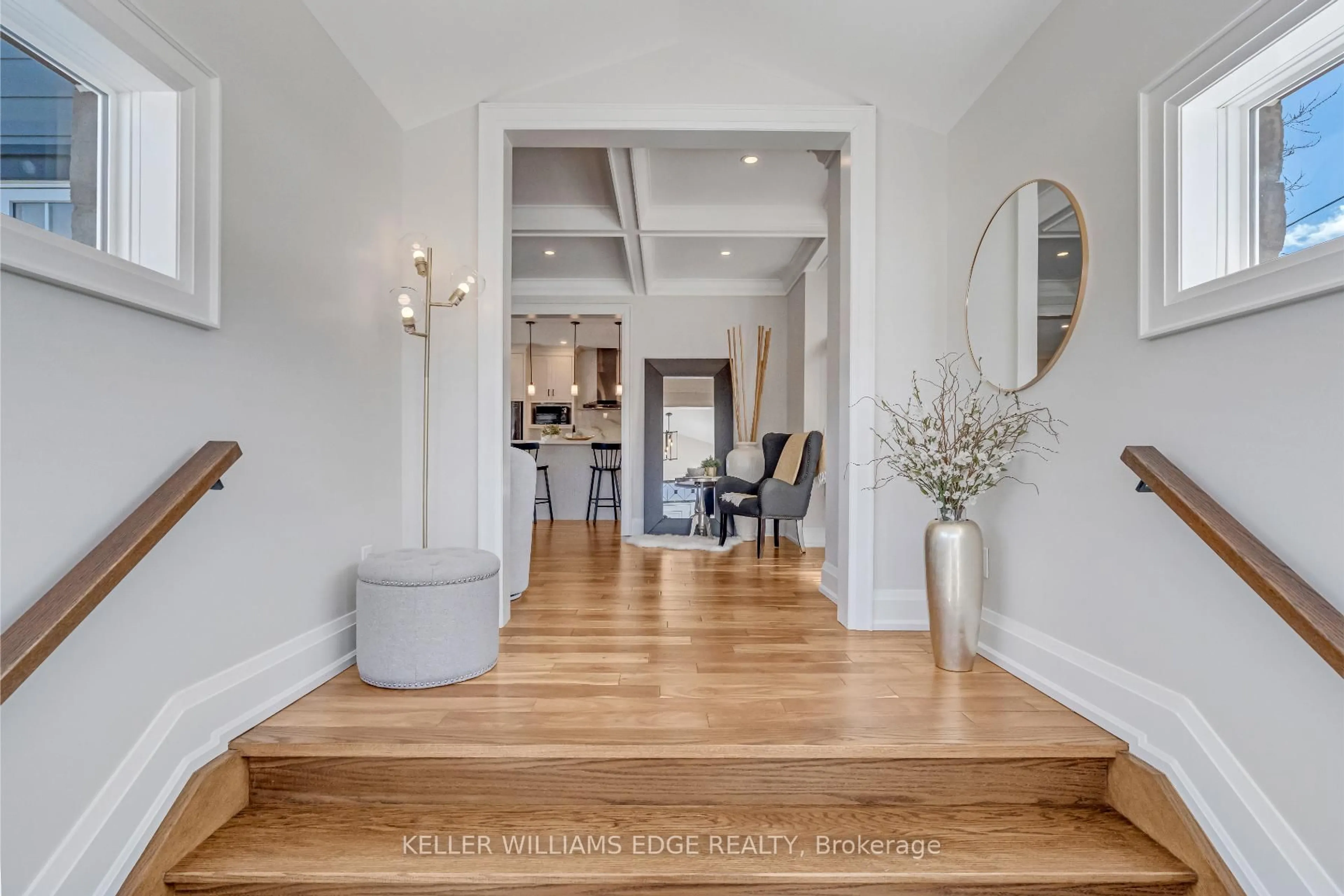 Indoor entryway for 6 Credit St, Halton Hills Ontario L7G 2W1