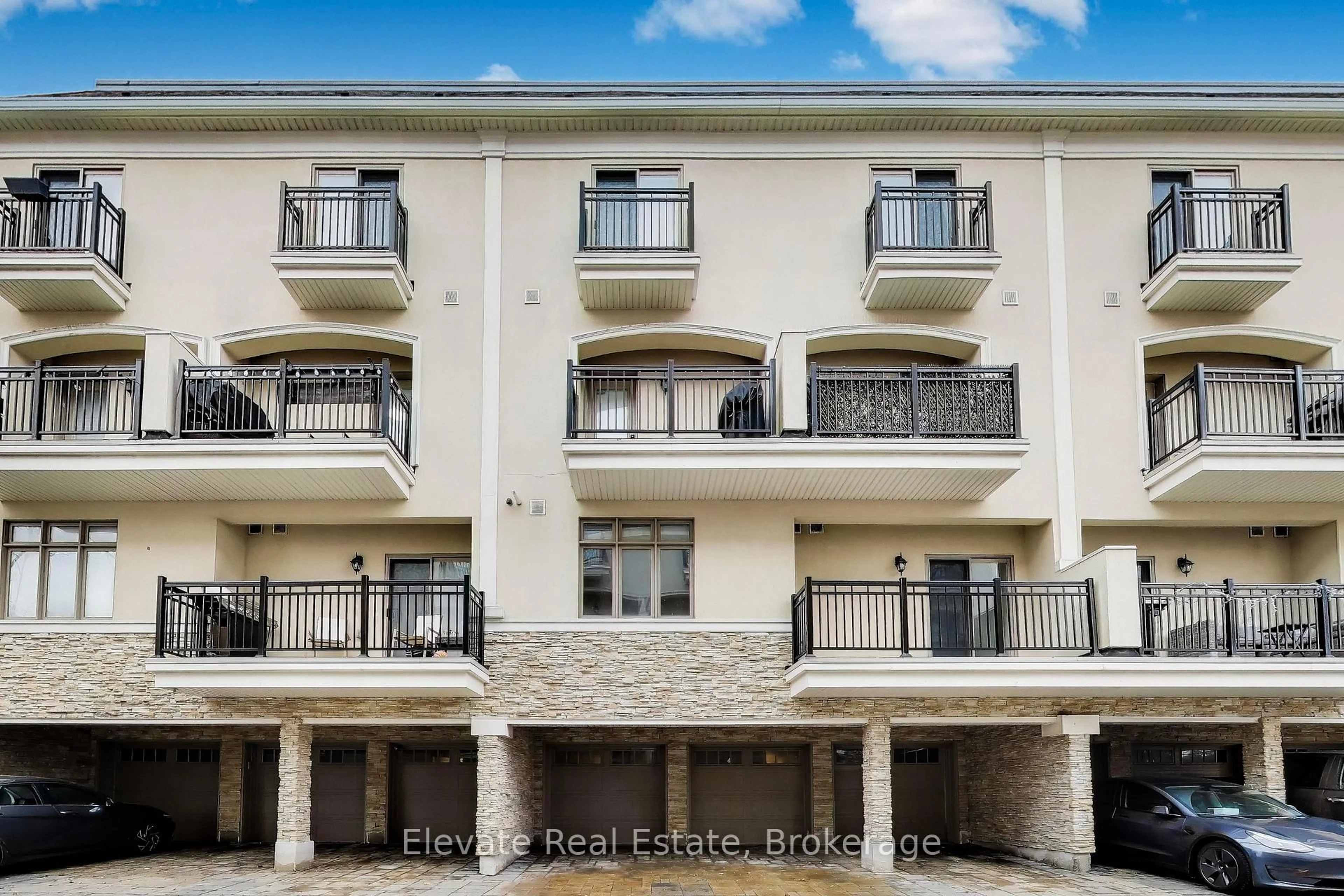 Balcony in the apartment, unknown for 3083 Cawthra Rd #24, Mississauga Ontario L4Y 3Y5
