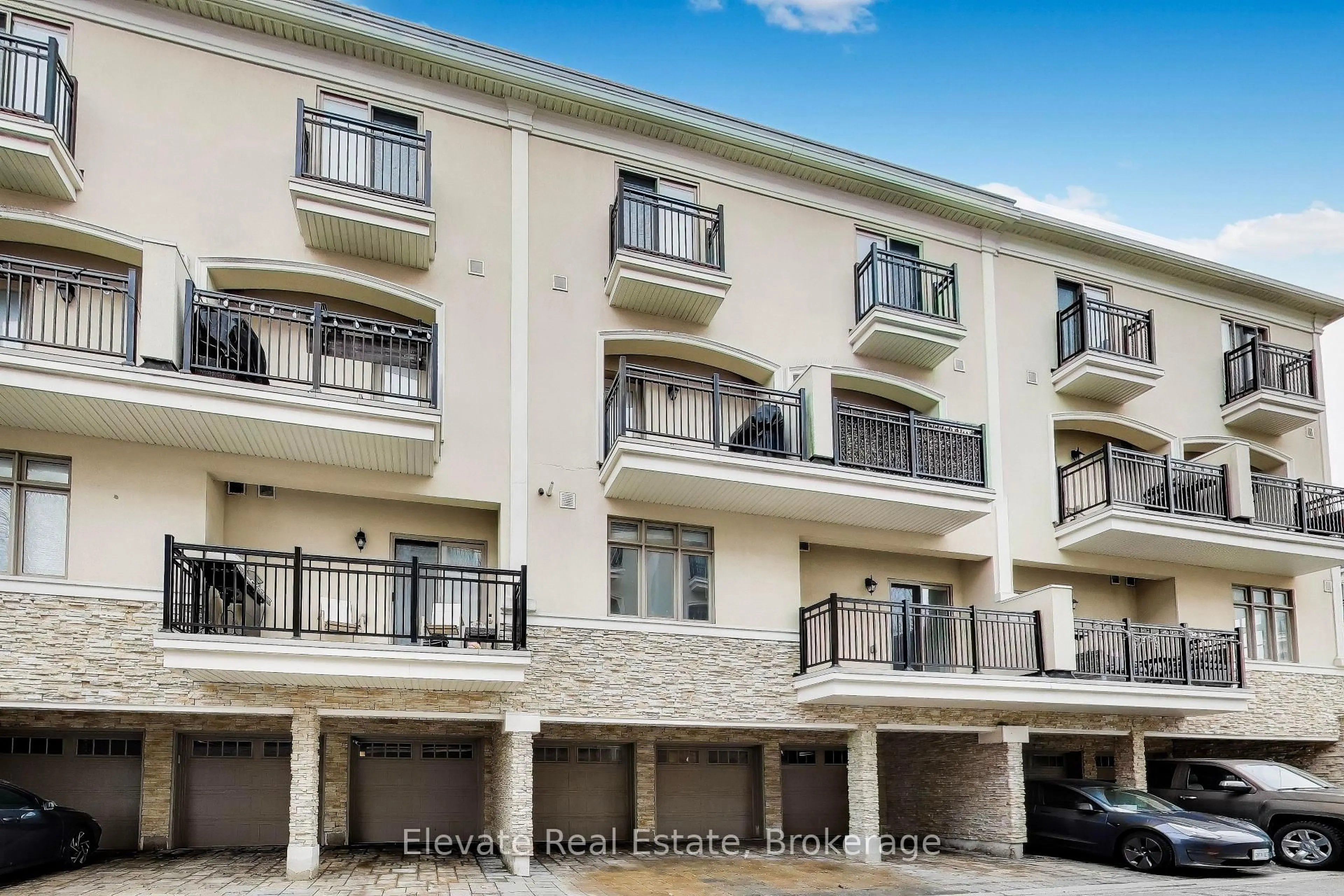 Unknown for 3083 Cawthra Rd #24, Mississauga Ontario L4Y 3Y5