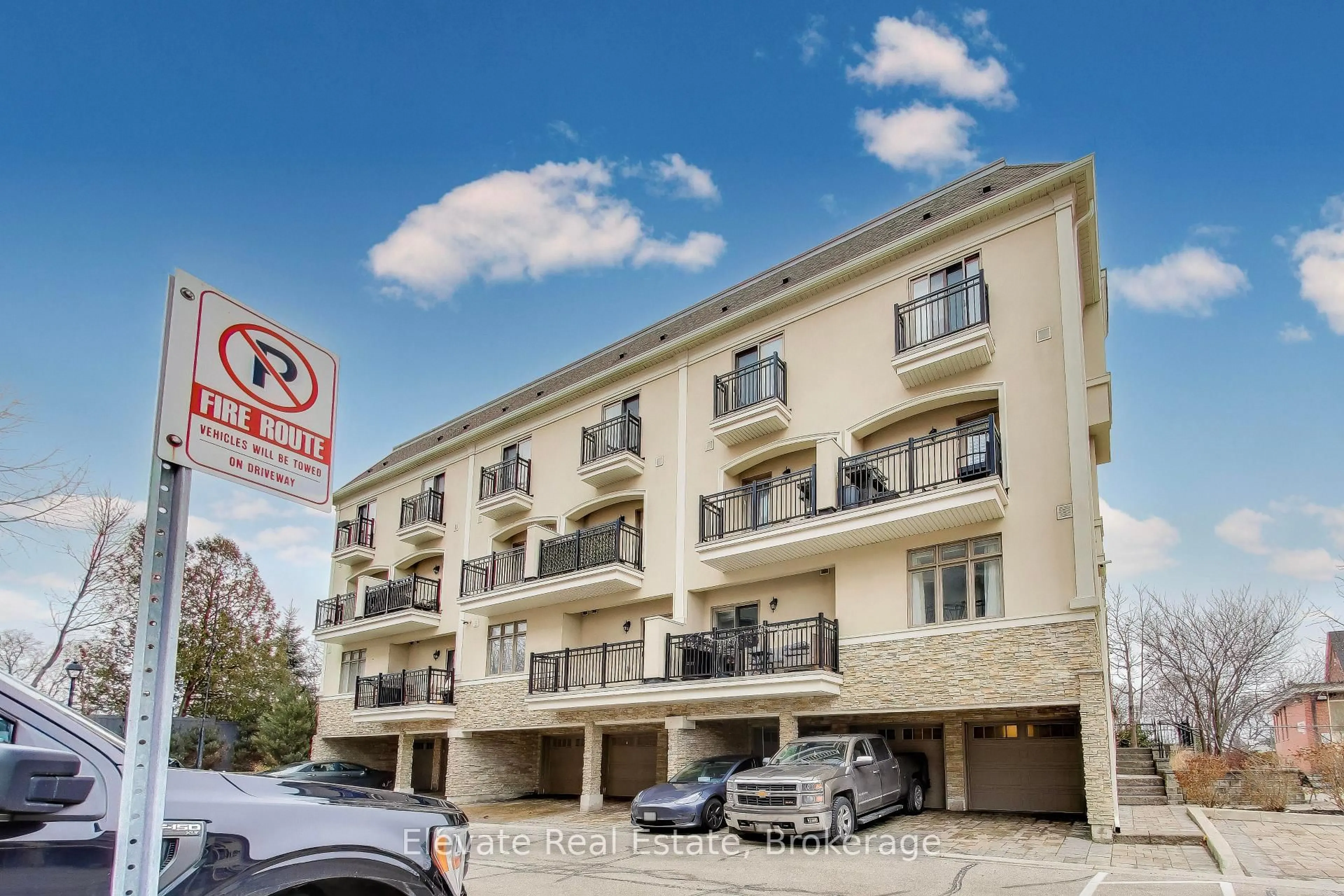 Unknown for 3083 Cawthra Rd #24, Mississauga Ontario L4Y 3Y5