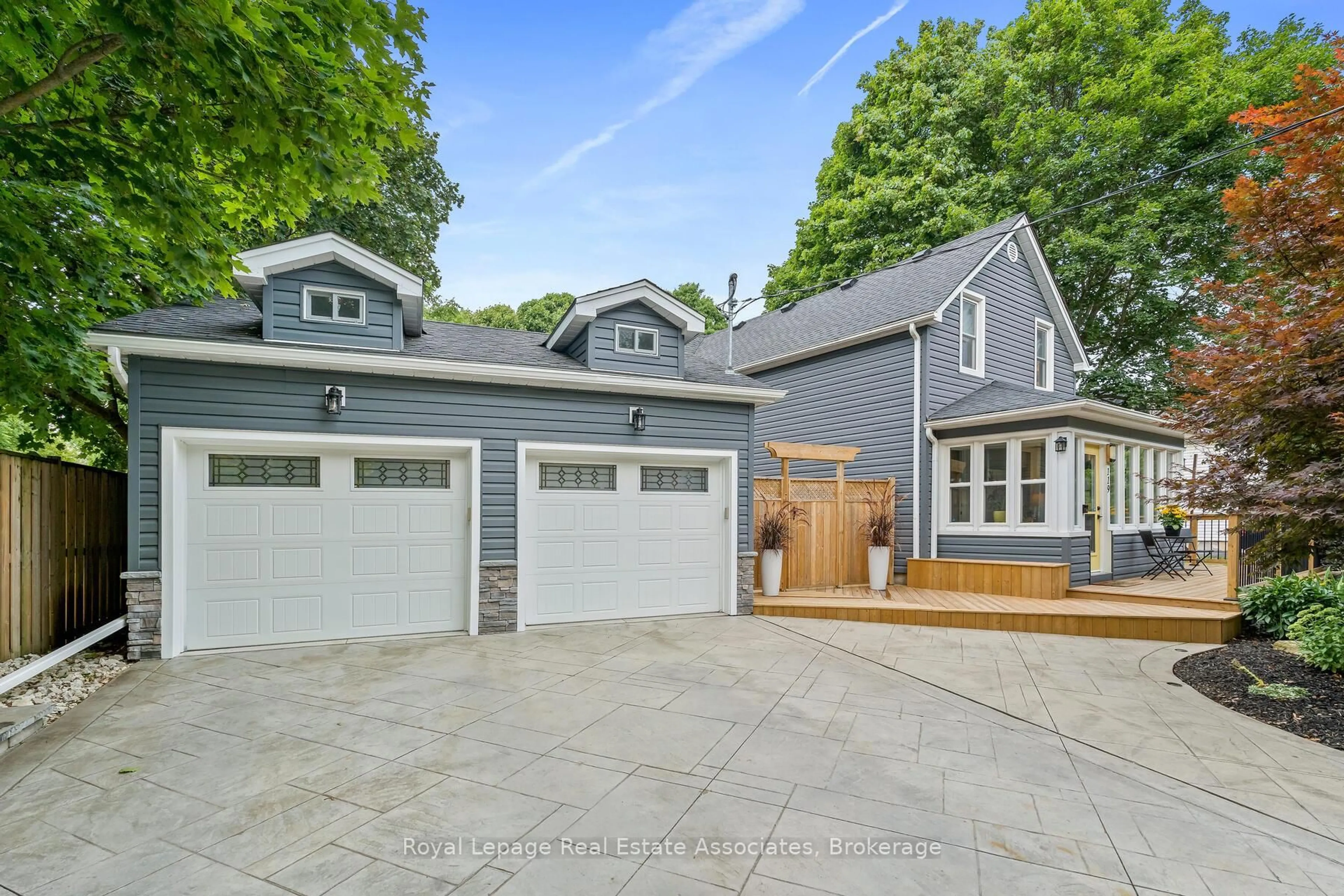 Unknown for 119 CRESCENT St, Halton Hills Ontario L7J 2E1