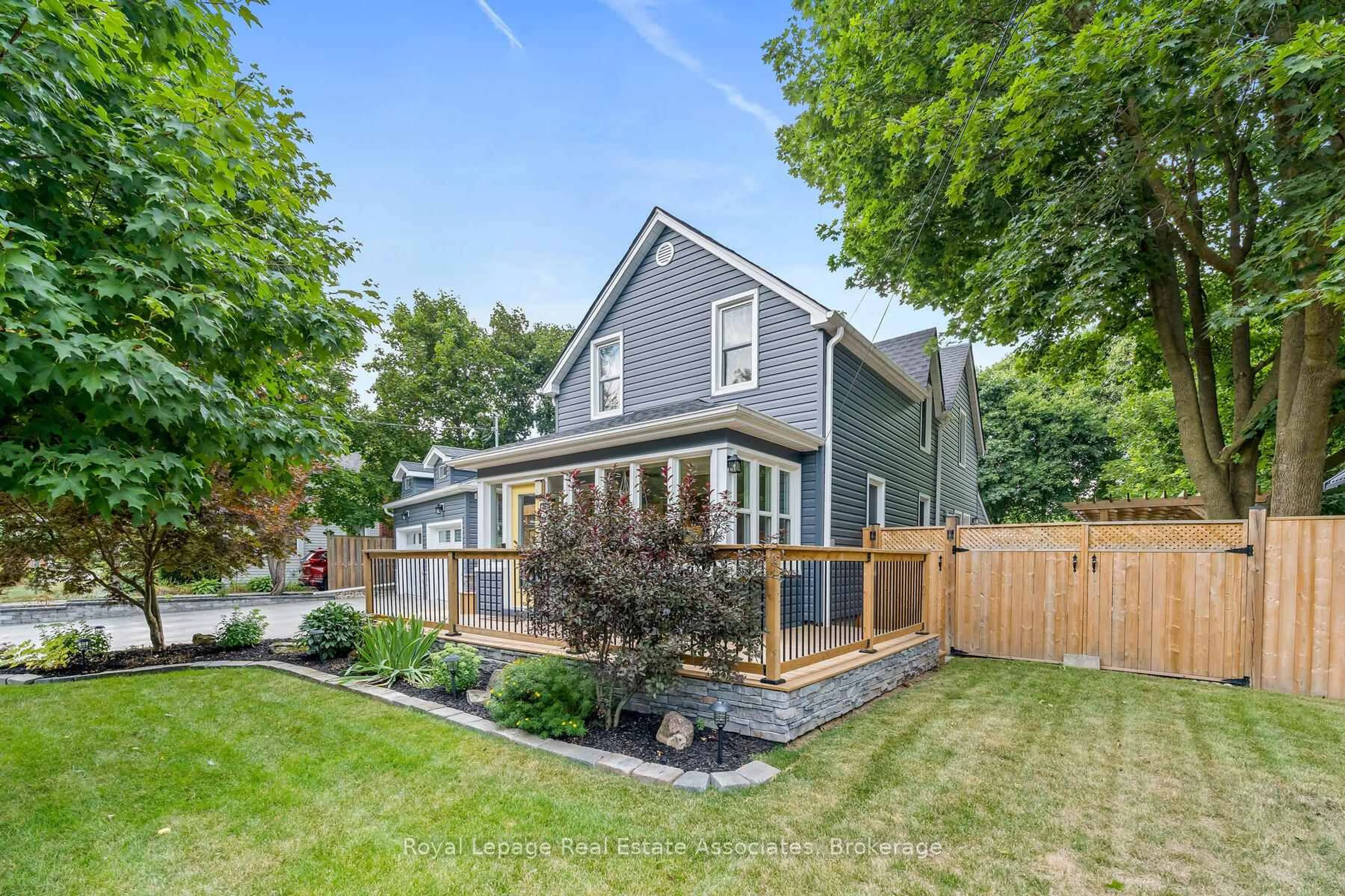 Unknown for 119 CRESCENT St, Halton Hills Ontario L7J 2E1