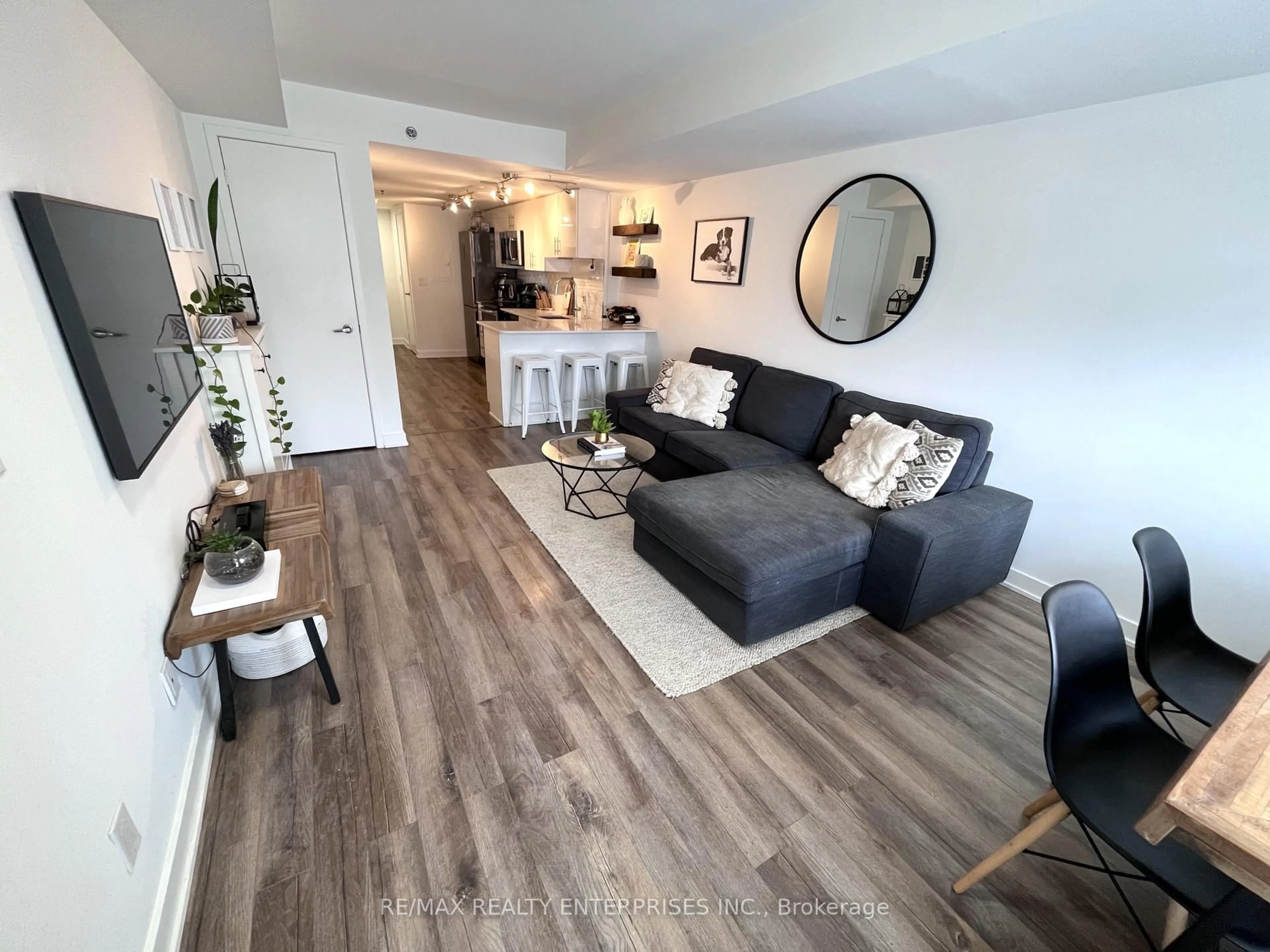 Living room with furniture, wood/laminate floor for 11 Superior Ave #TH1, Toronto Ontario M8V 0A7