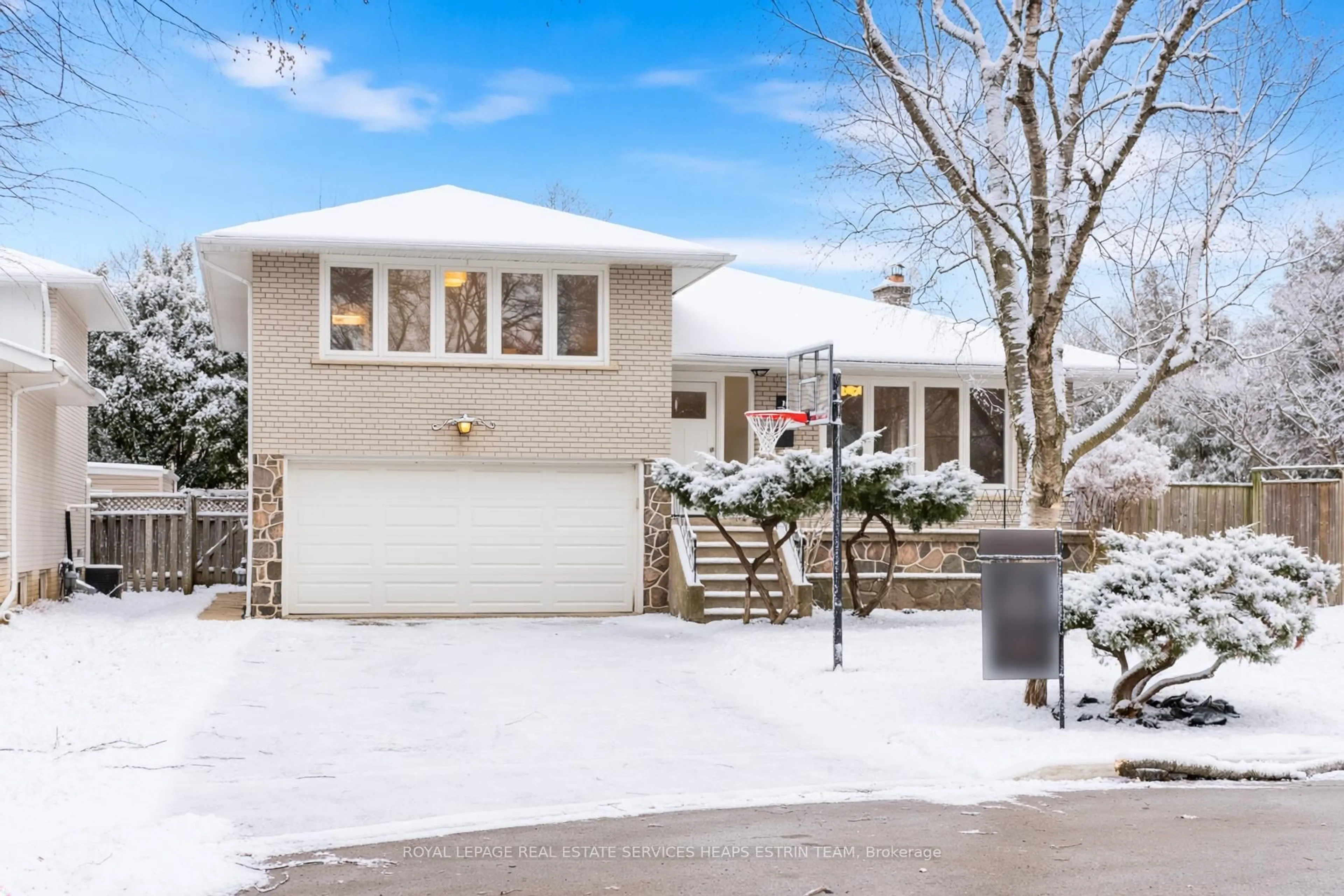 Home with vinyl exterior material, street for 10 Paddington Pl, Toronto Ontario M9R 2T1