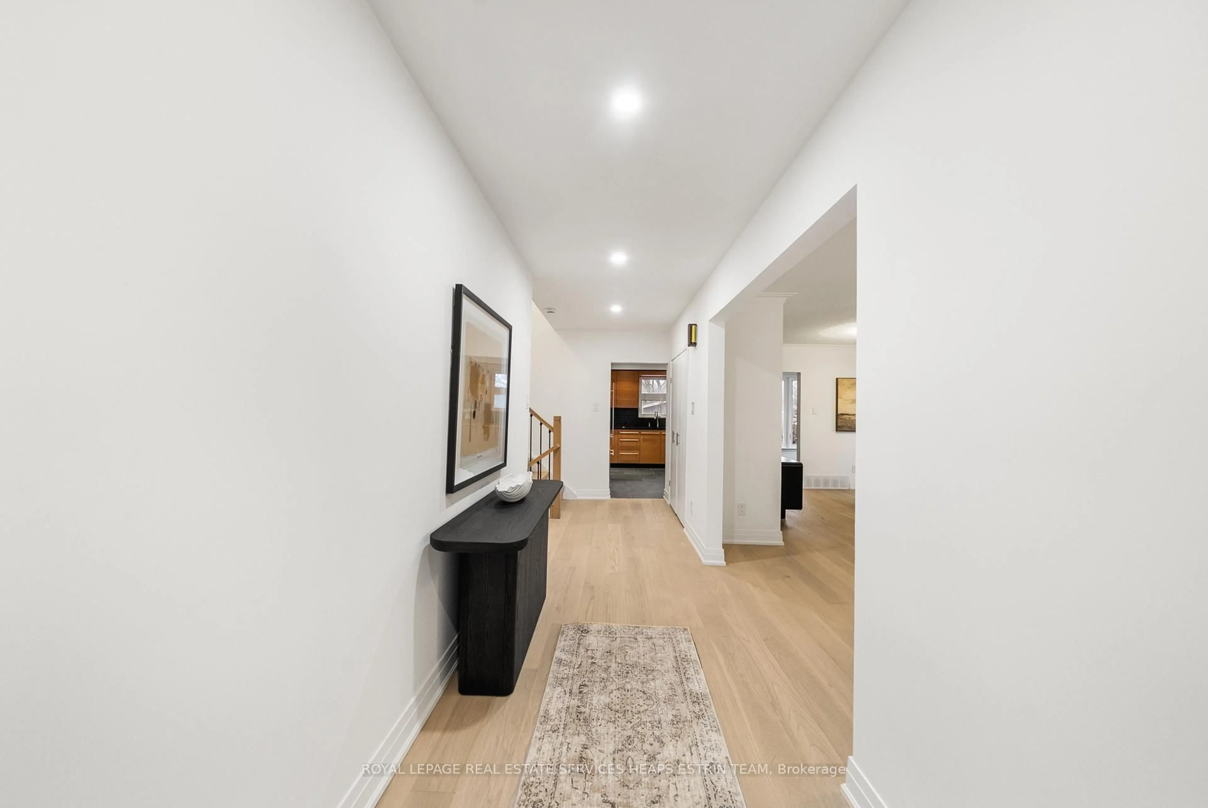 Indoor entryway for 10 Paddington Pl, Toronto Ontario M9R 2T1