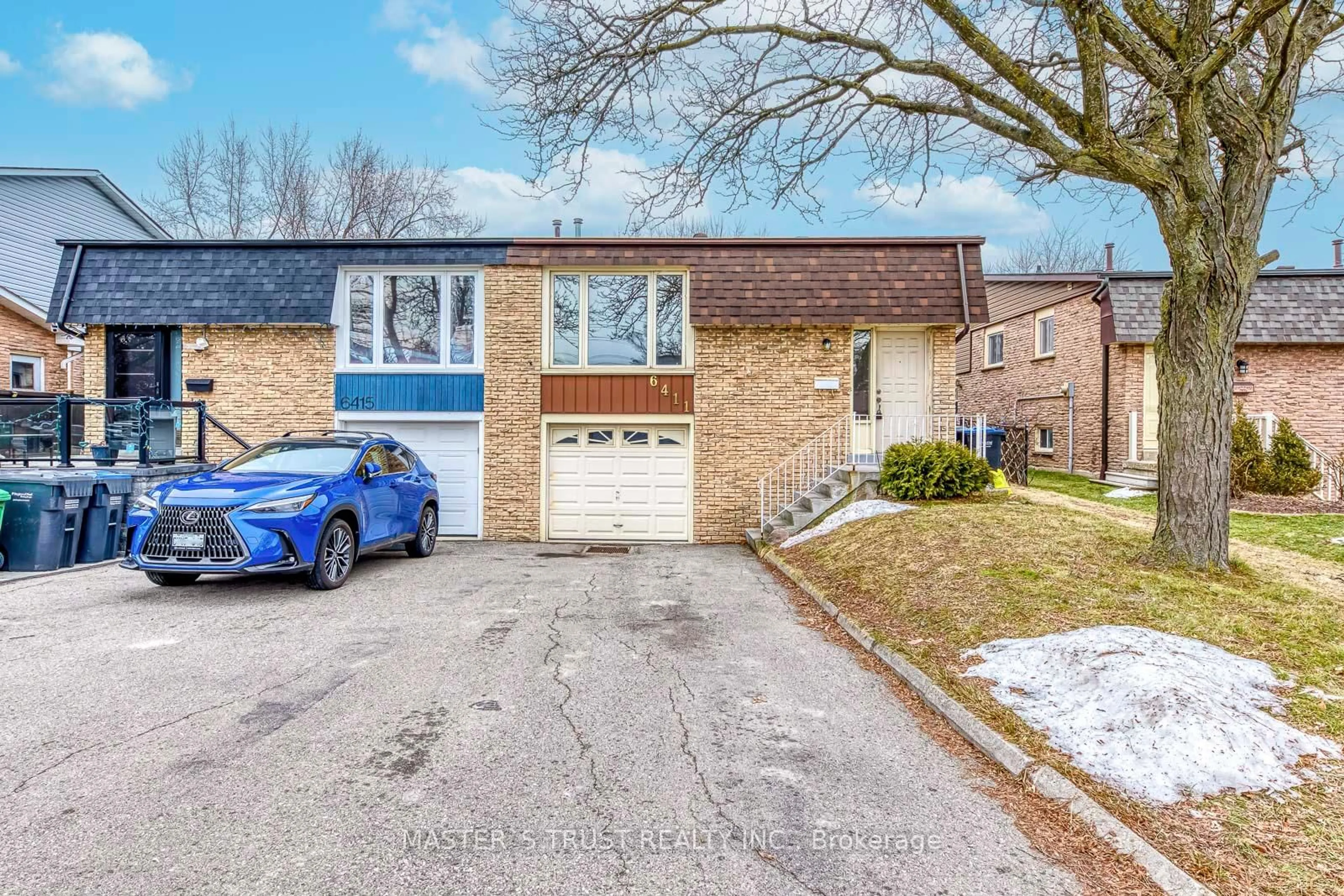 Home with brick exterior material, street for 6411 Chaumont Cres, Mississauga Ontario L5N 2M7