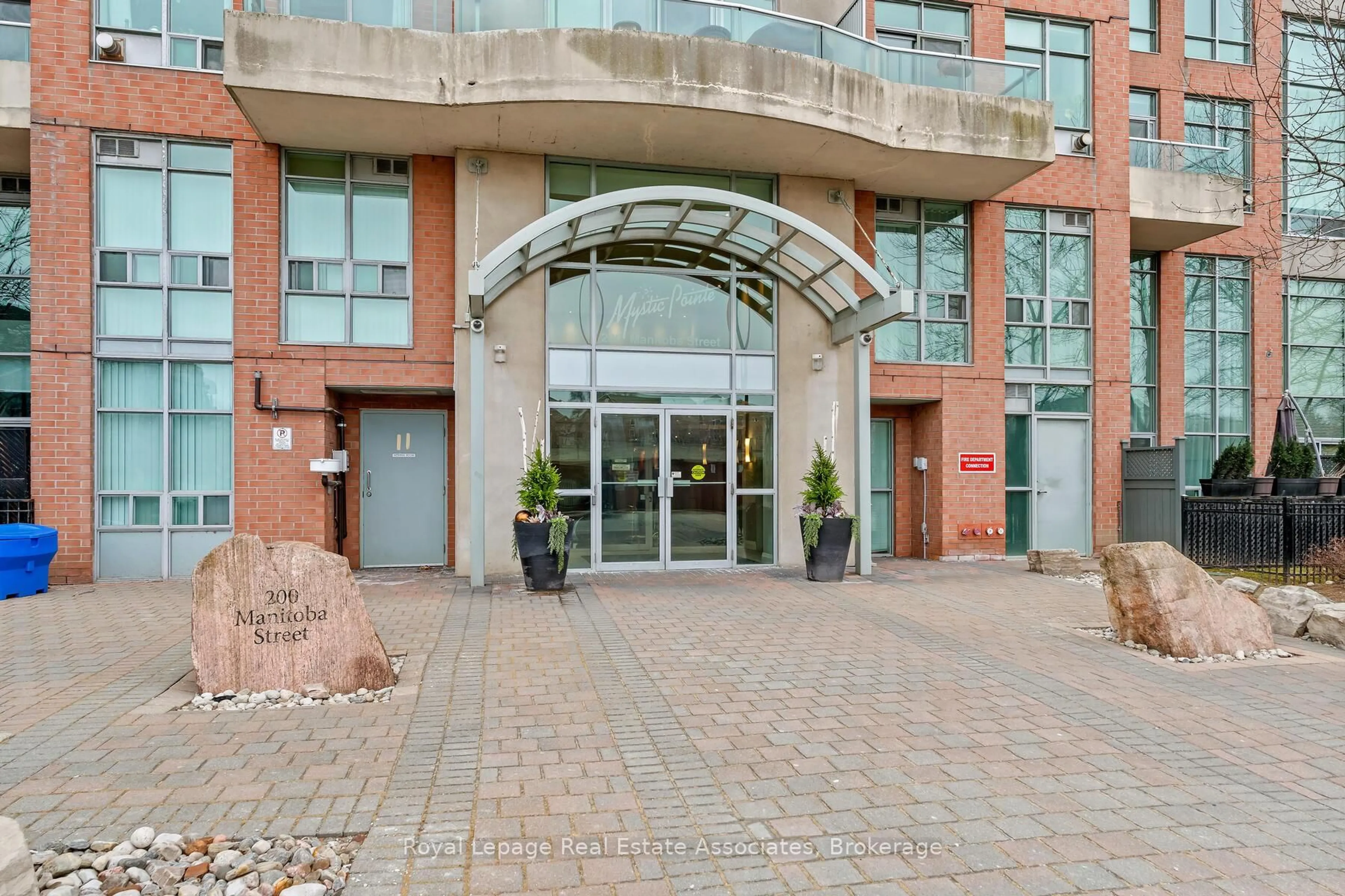 Indoor foyer for 200 Manitoba St #433, Toronto Ontario M8Y 3Y9