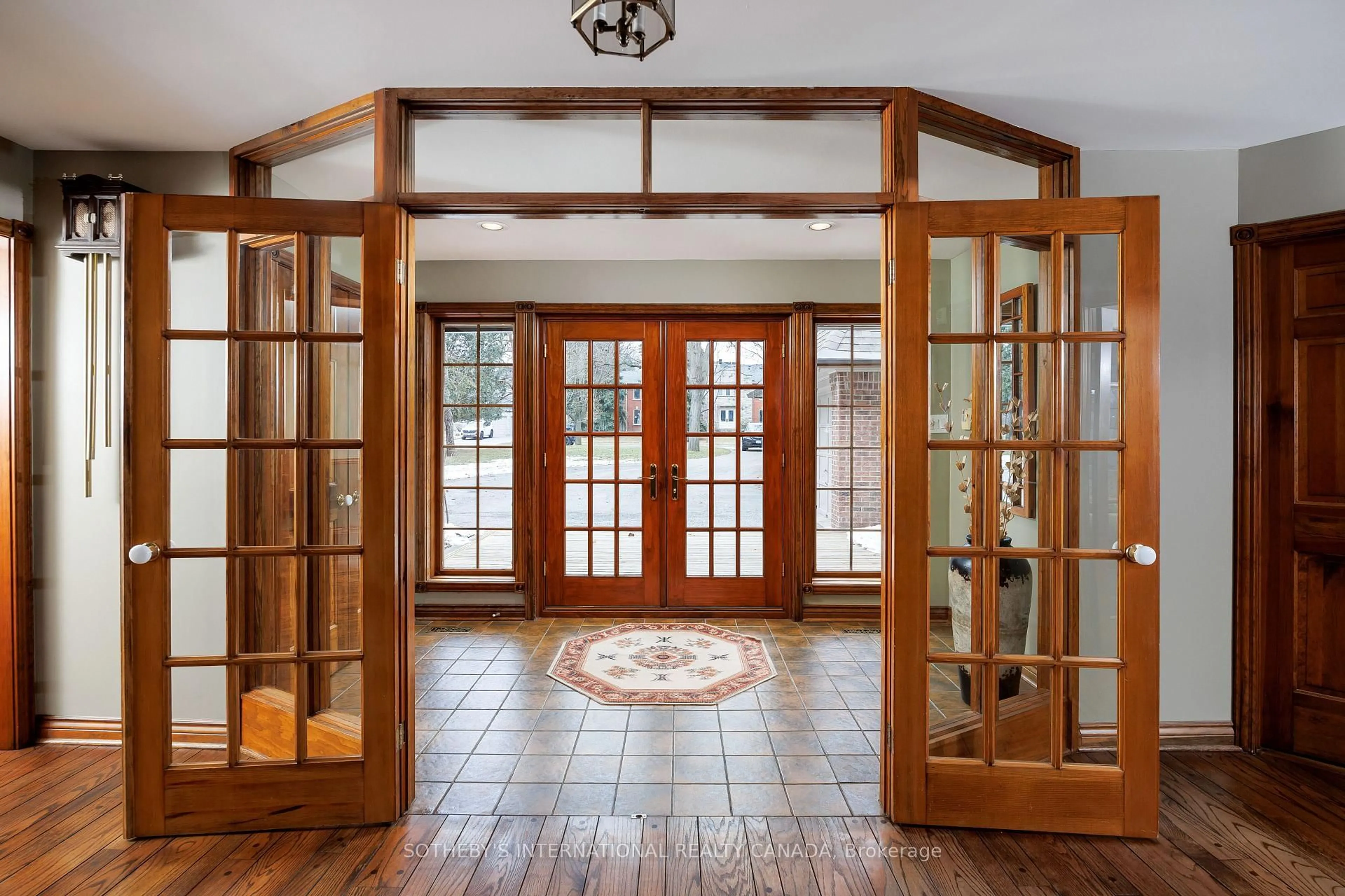 Indoor entryway for 4207 Bridlepath Tr, Mississauga Ontario L5L 3K3