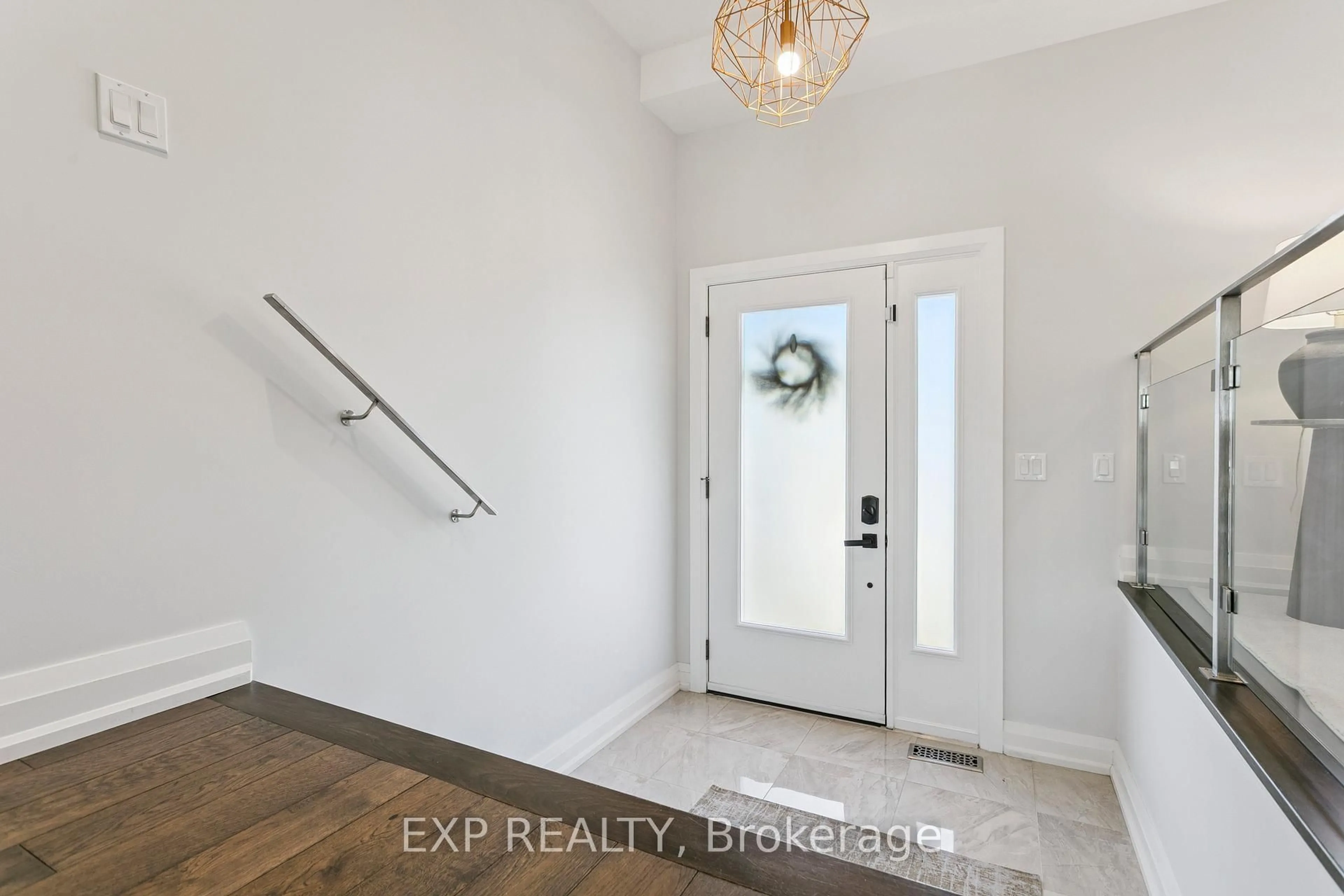 Indoor entryway for 105 Twenty Second St, Toronto Ontario M8V 3M5