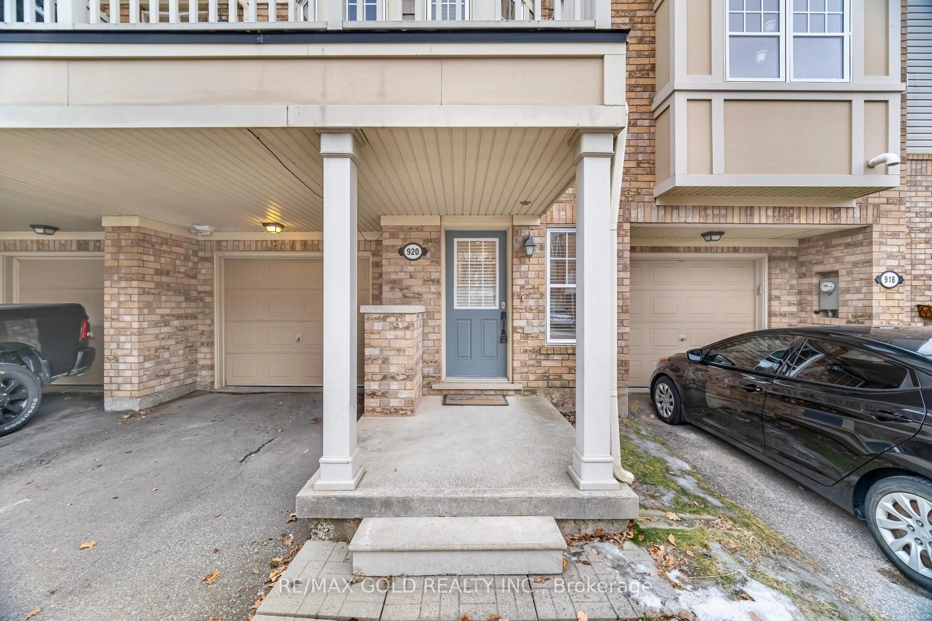 Indoor entryway for 920 Sprague Pl, Milton Ontario L9T 0K7