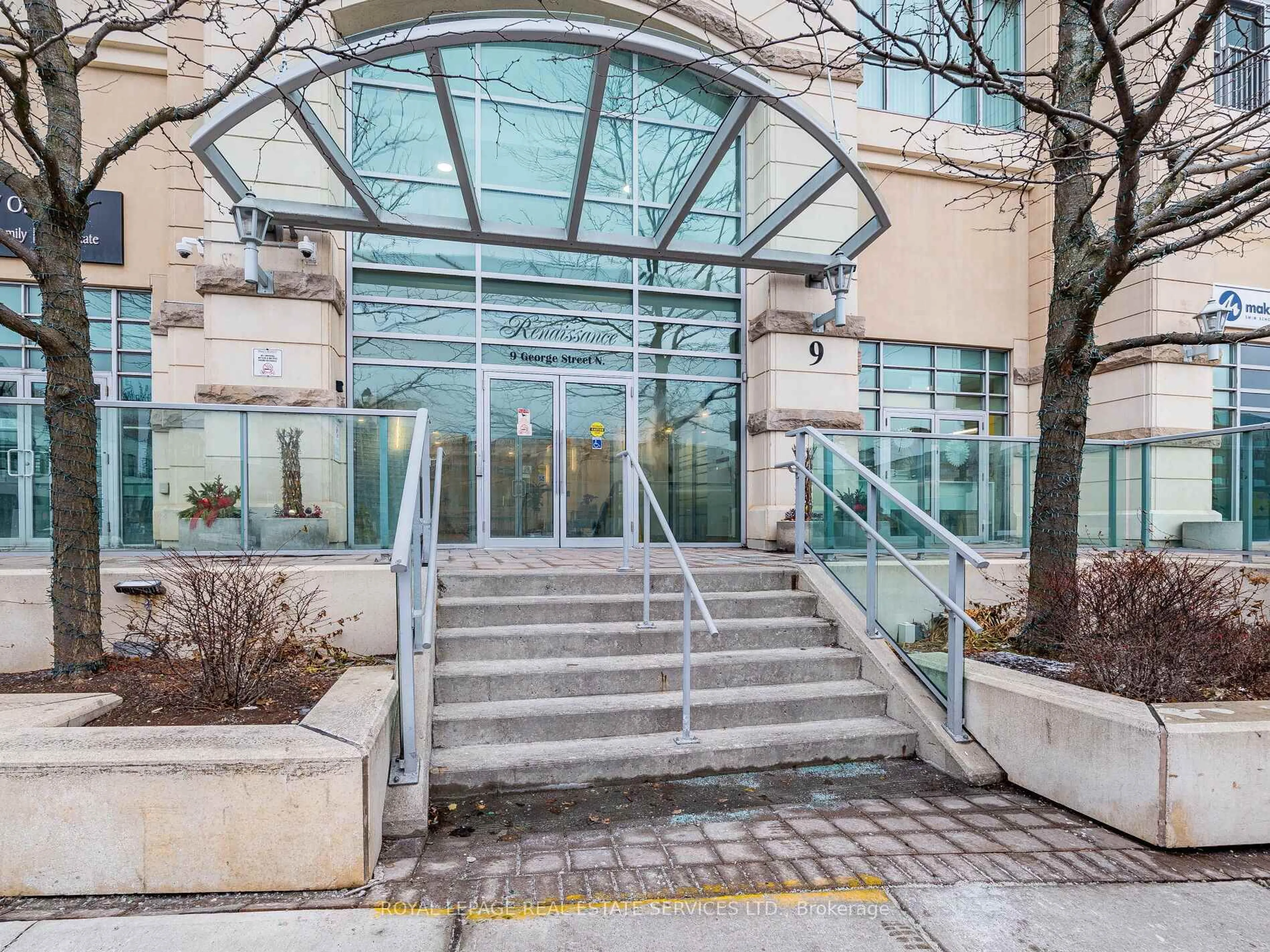 Indoor foyer for 9 George St #1602, Brampton Ontario L6X 0T6