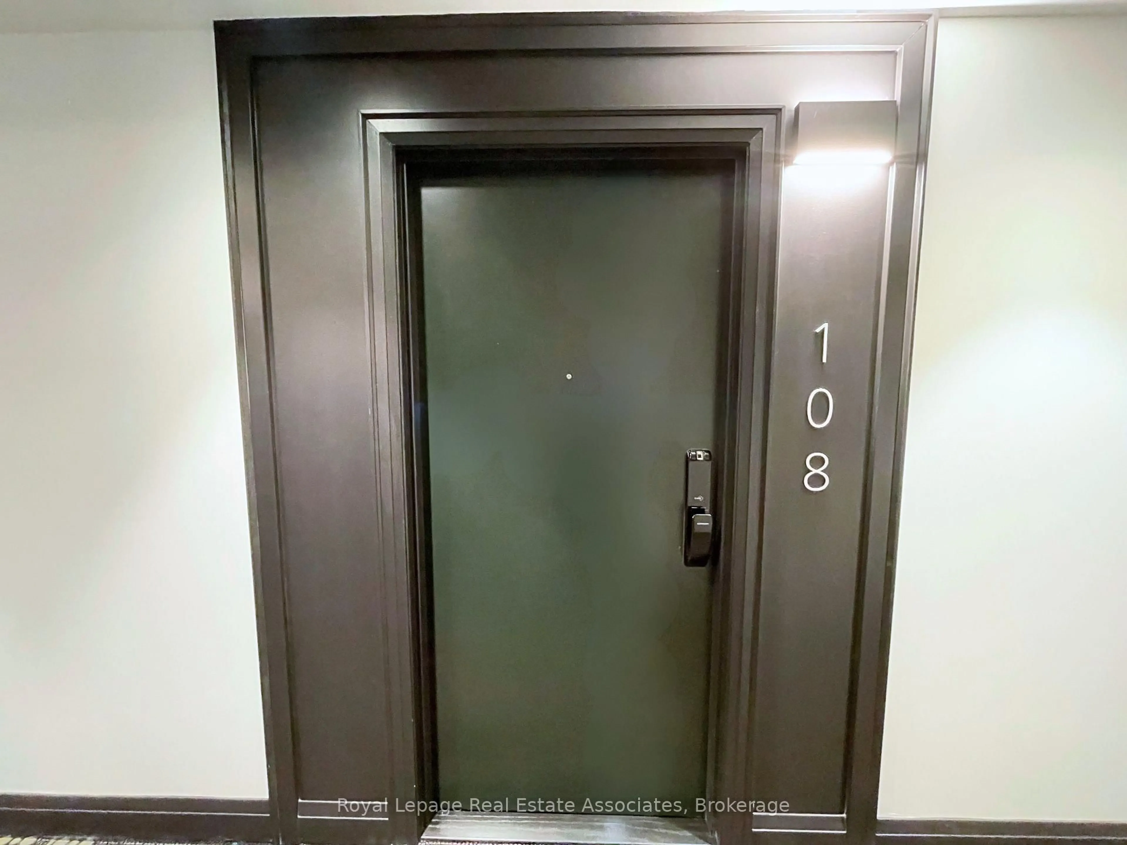 Indoor foyer for 460 Gordon Krantz Ave #108, Milton Ontario L9E 1Z2