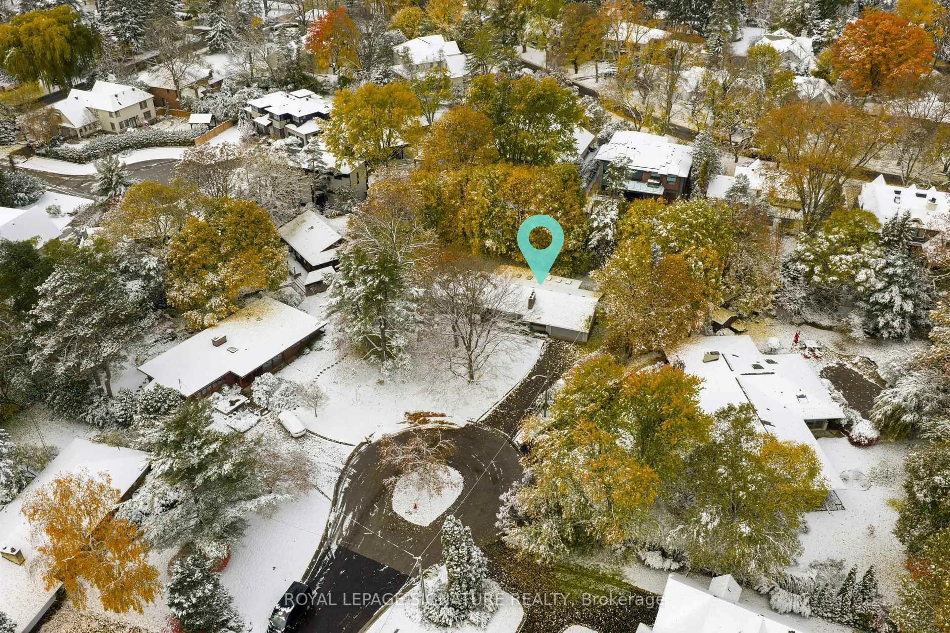 A pic from outside/outdoor area/front of a property/back of a property/a pic from drone, forest/trees view for 332 Coral Terr, Oakville Ontario L6J 4C4