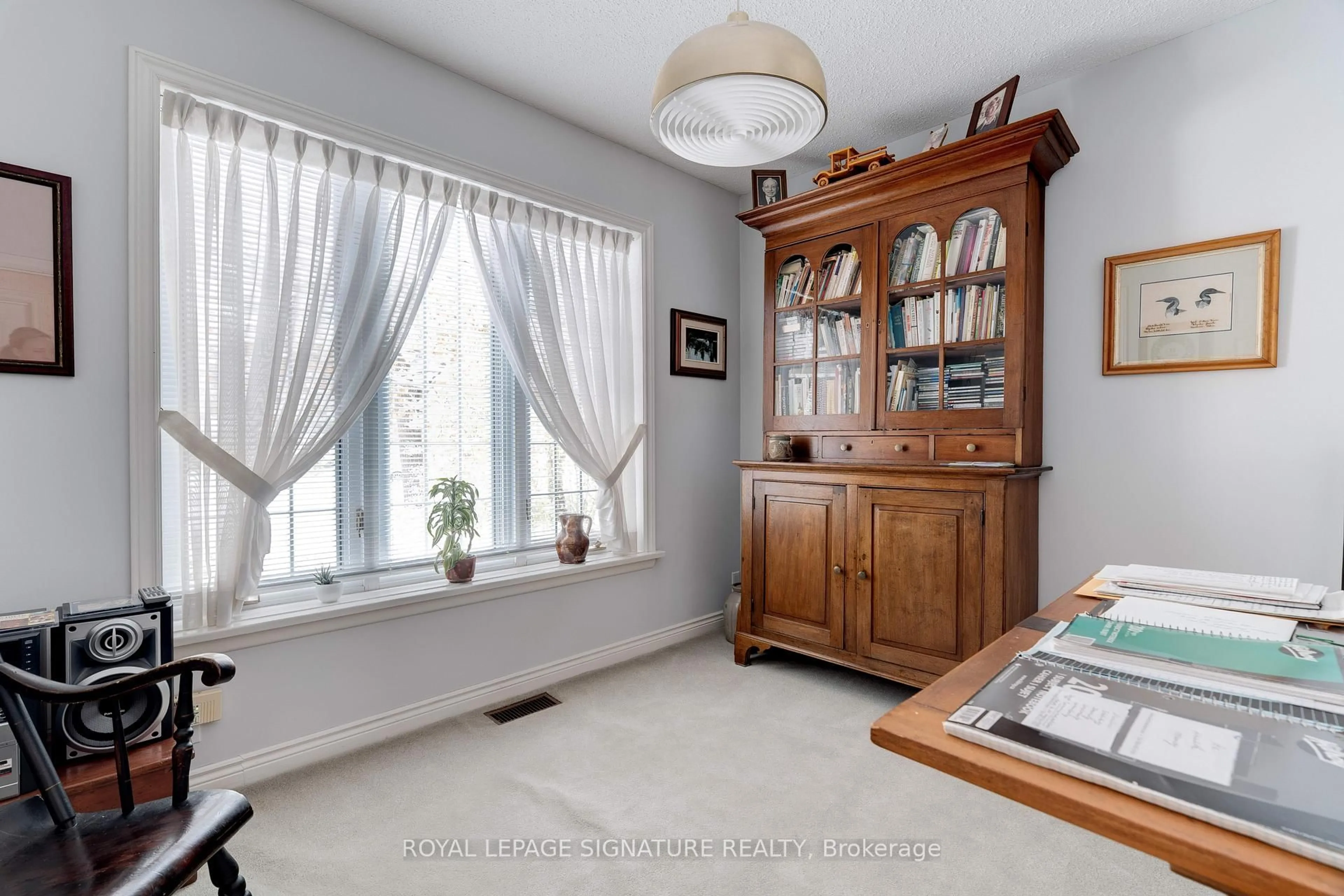 A pic of a room for 332 Coral Terr, Oakville Ontario L6J 4C4