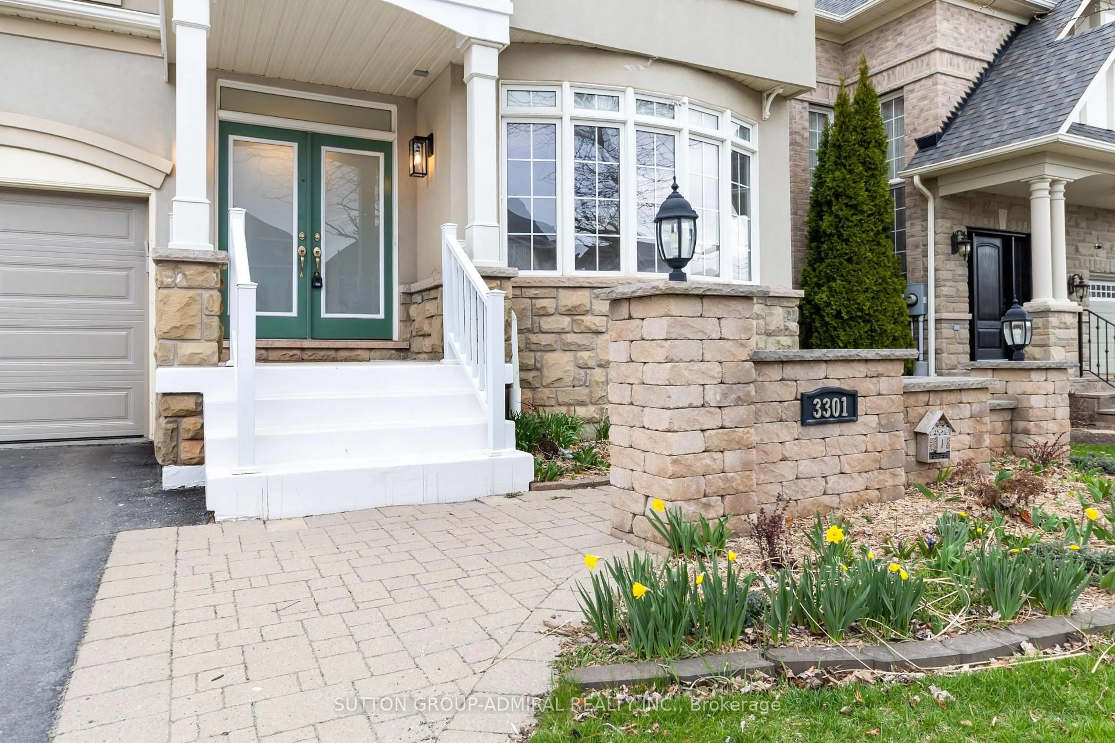 Indoor entryway for 3301 Skipton Lane, Oakville Ontario L6M 0K2
