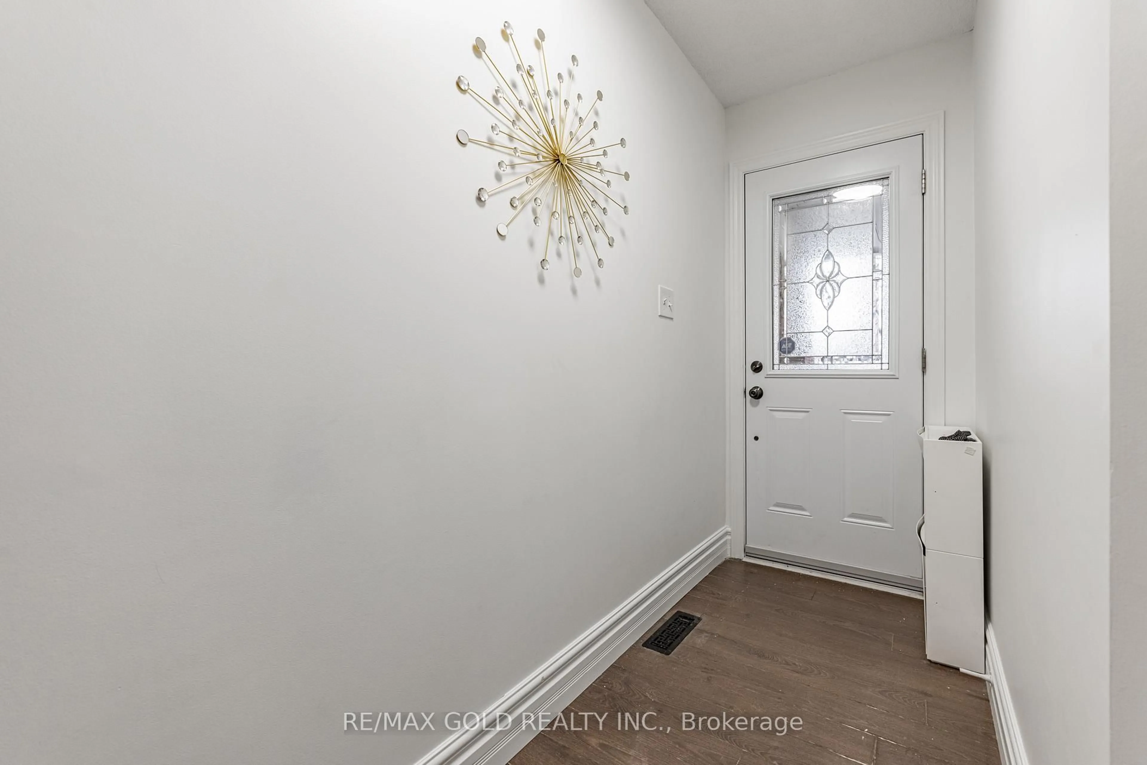 Indoor entryway for 6950 Tenth Line #36, Mississauga Ontario L5N 6Y1