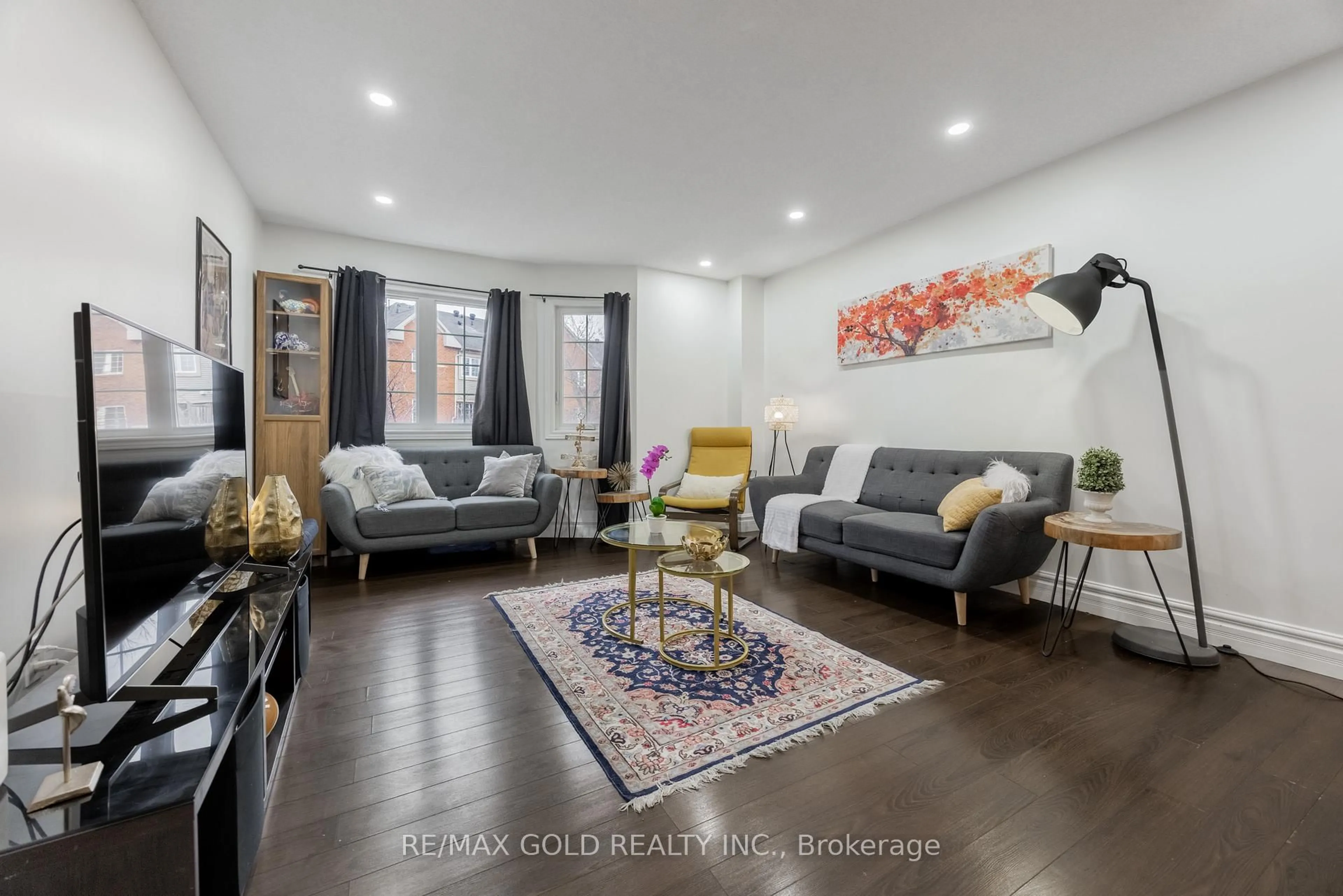 Living room with furniture, unknown for 6950 Tenth Line #36, Mississauga Ontario L5N 6Y1