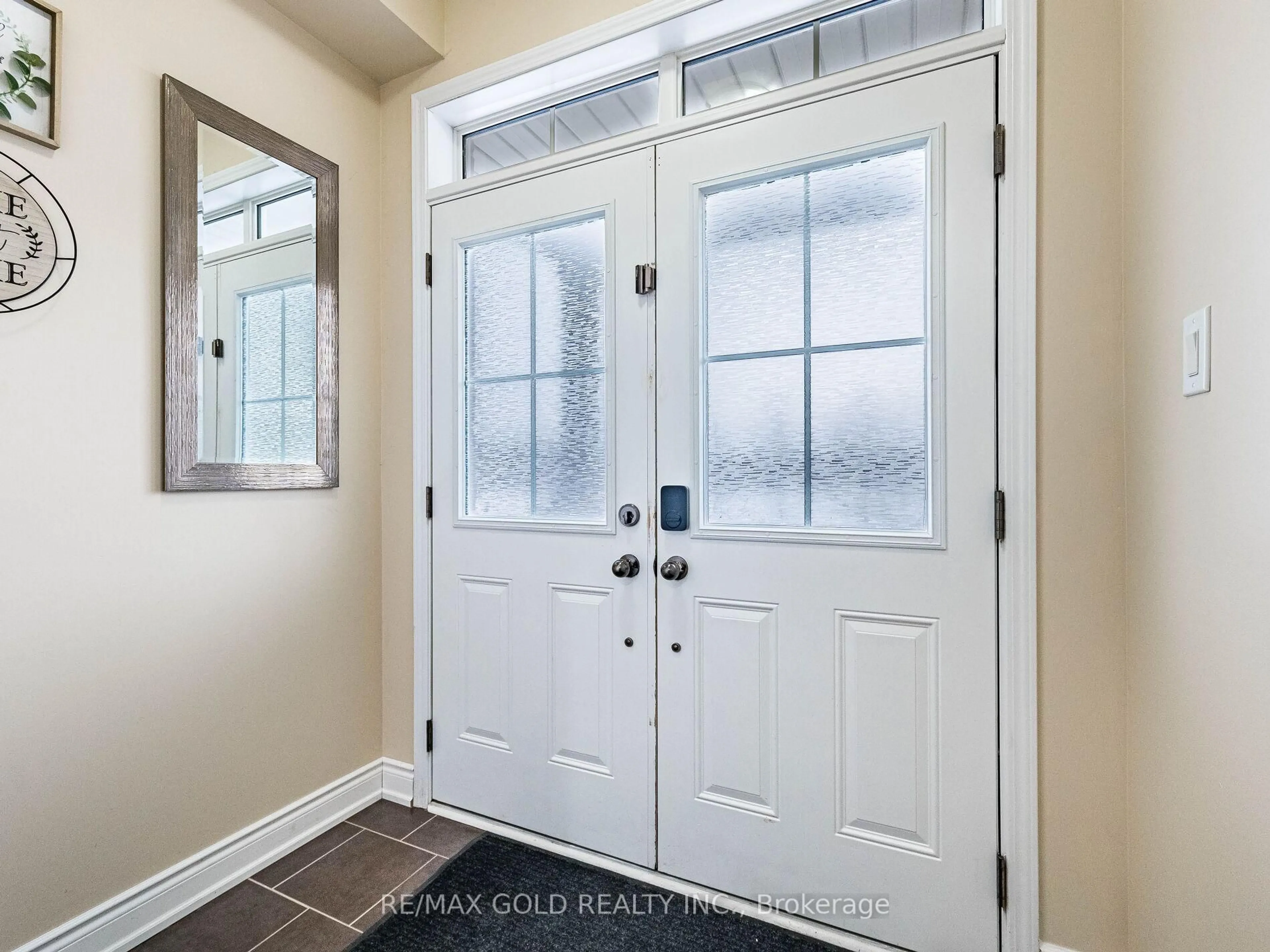 Indoor entryway for 28 Banas Way, Brampton Ontario L7A 4K8