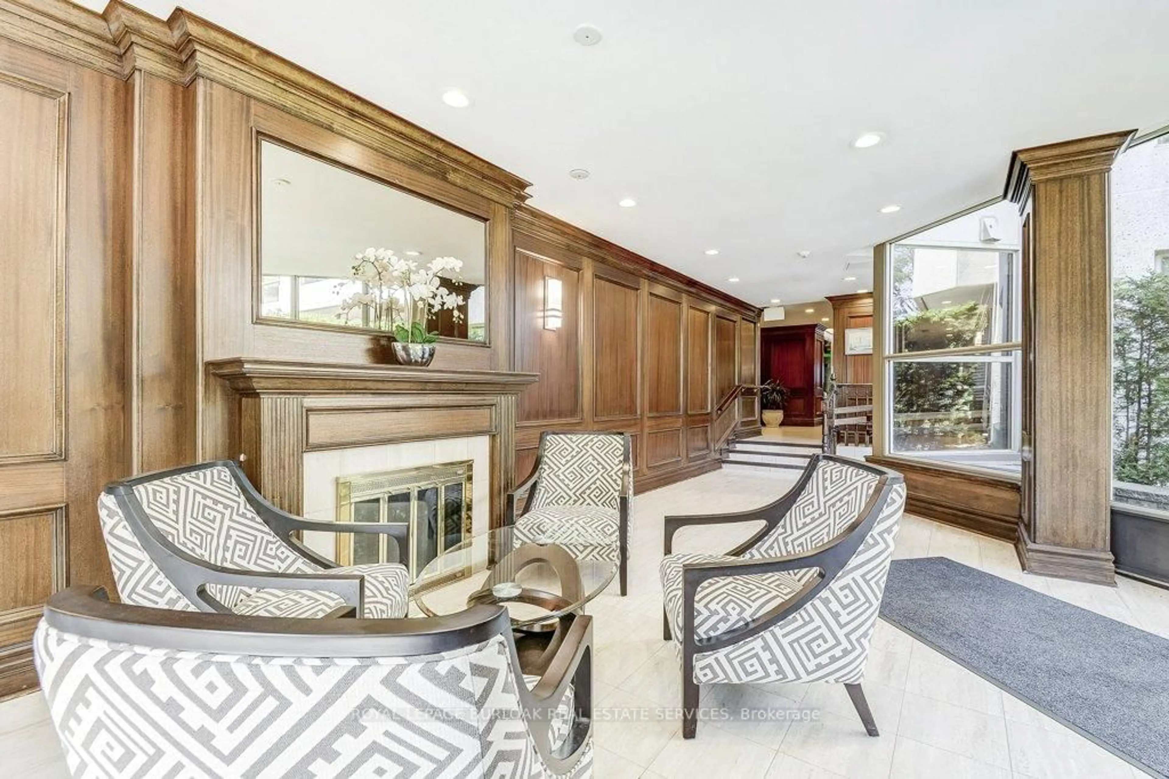 Lobby for 1201 North Shore Blvd #706, Burlington Ontario L7S 1Z5