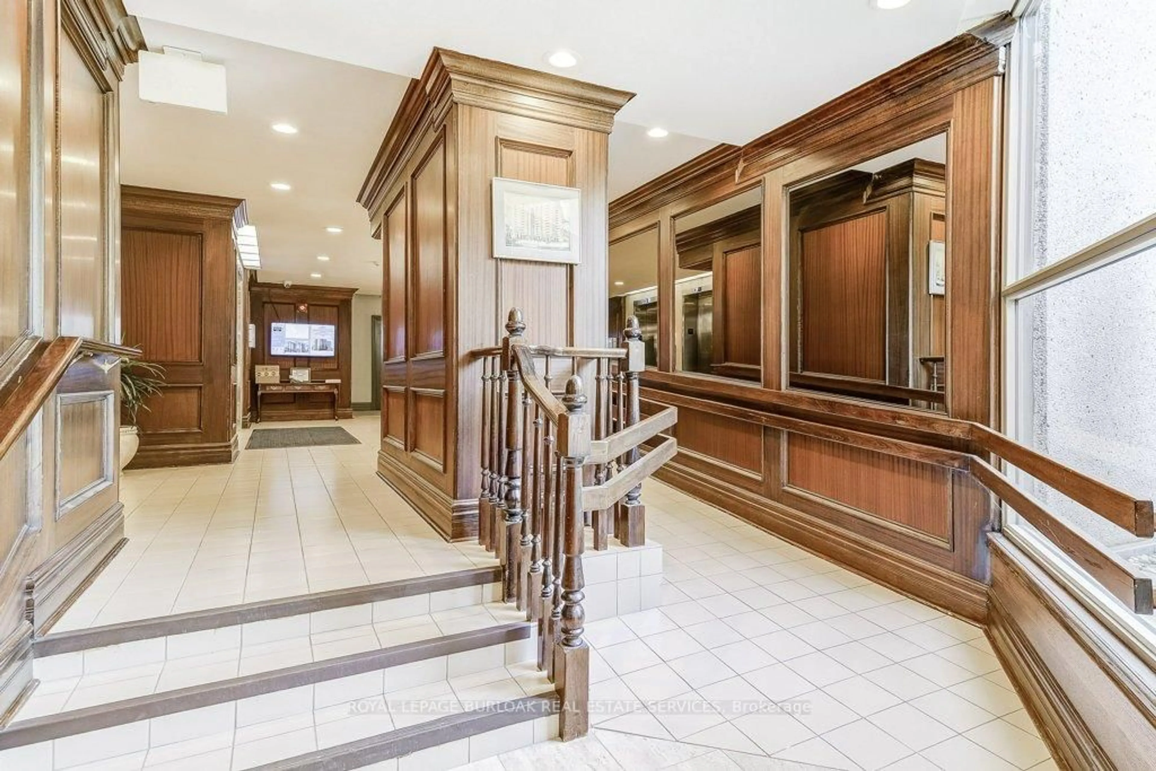 Lobby for 1201 North Shore Blvd #706, Burlington Ontario L7S 1Z5