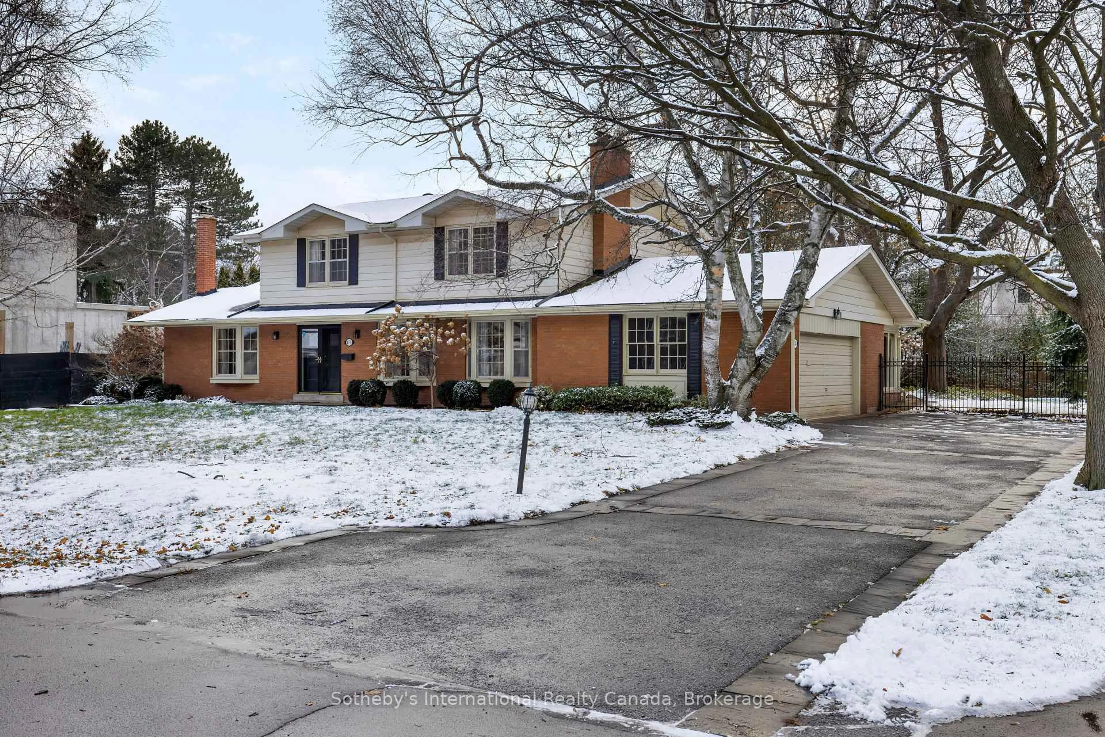 Home with brick exterior material, street for 174 Claxton Dr, Oakville Ontario L6J 4N9